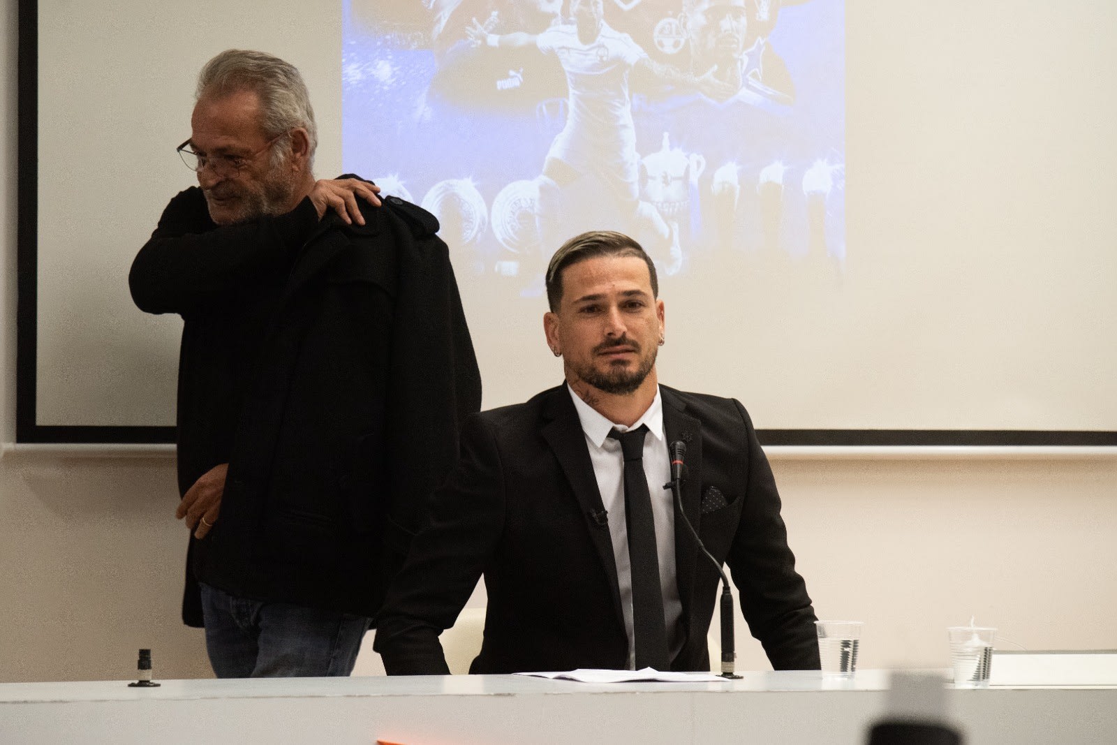 מאור בוזגלו מודיע על פרישה מכדורגל, לידו אביו יעקב בוזגלו