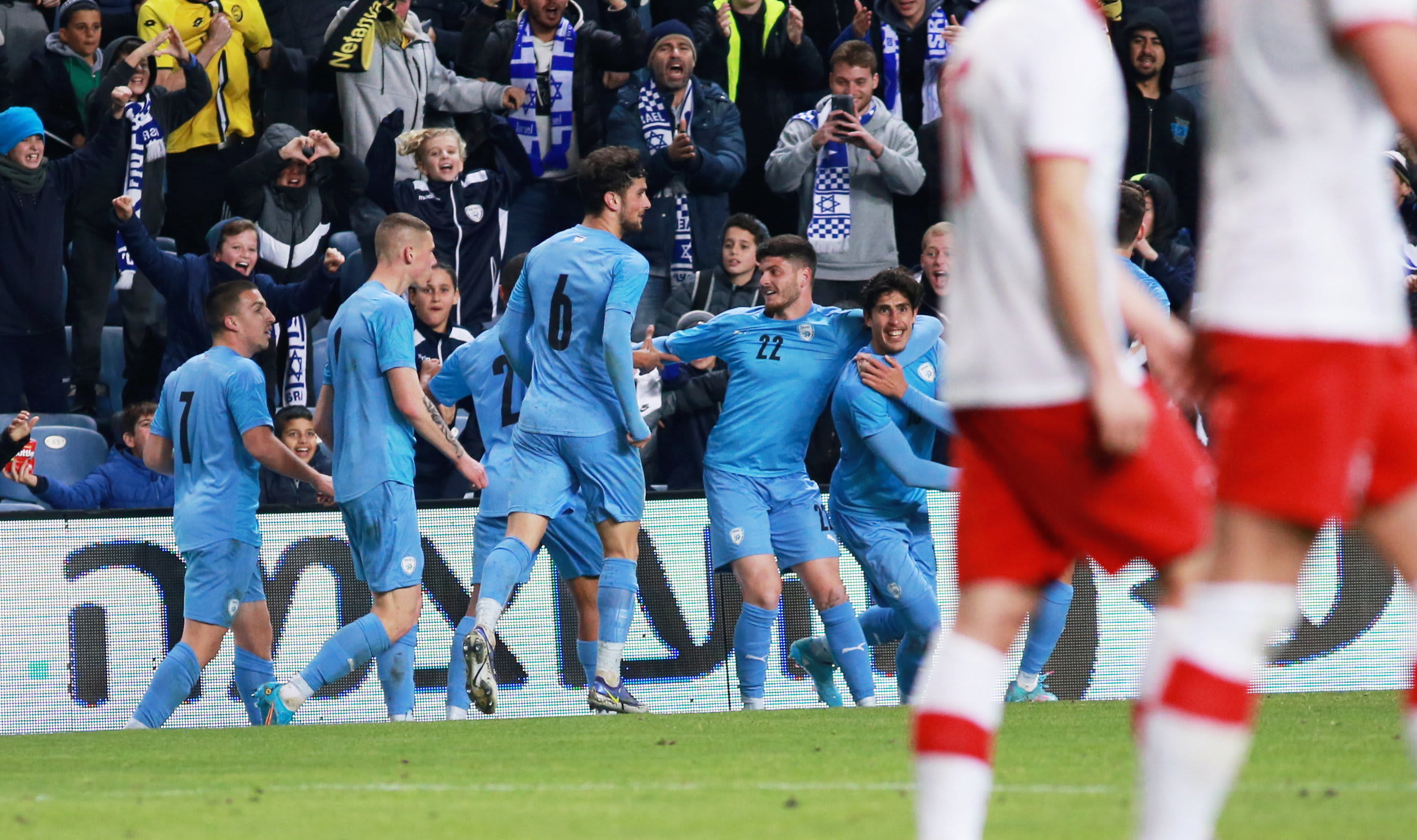 נבחרת ישראל הצעירה חוגגת נגד פולין