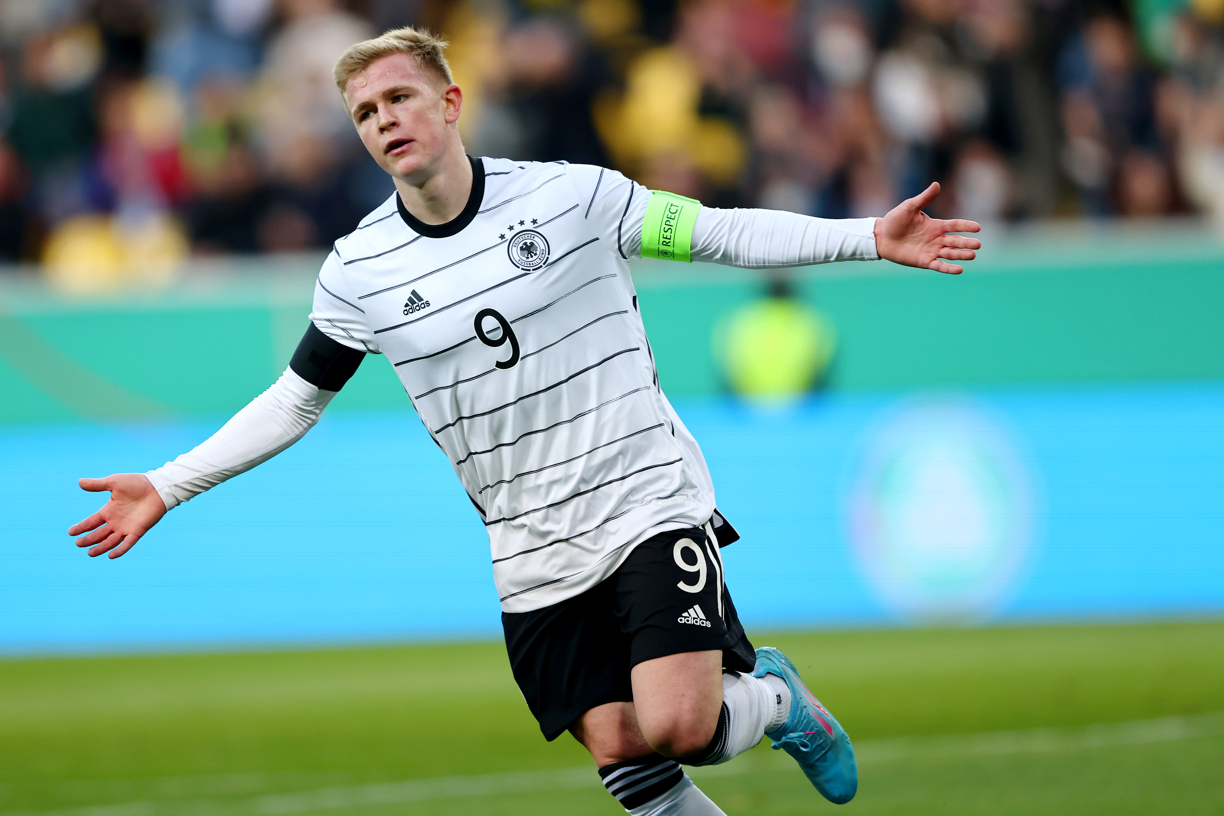 יונתן בורקארדט שחקן נבחרת גרמניה הצעירה