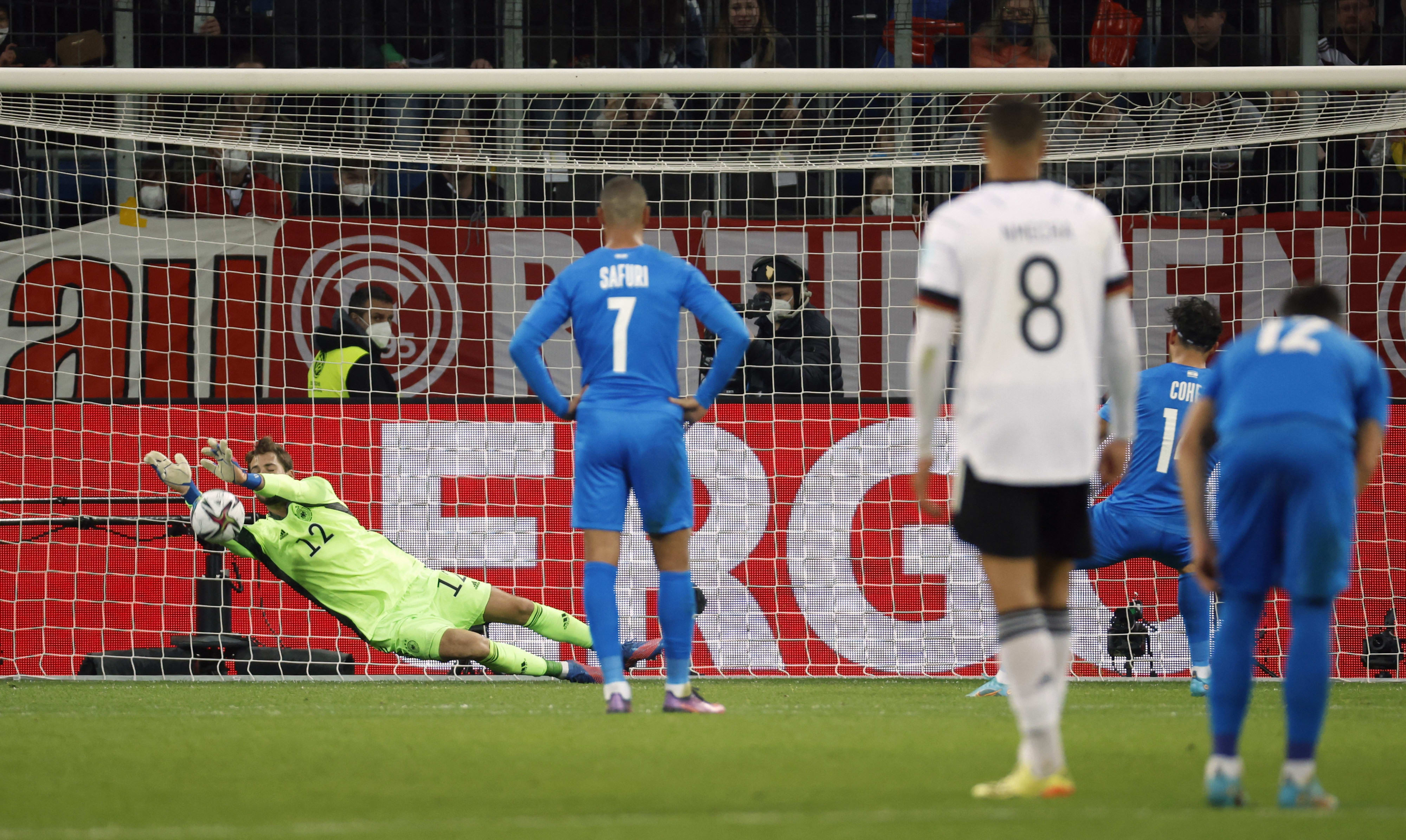 קווין טראפ שוער נבחרת גרמניה עוצר פנדל של יונתן כהן שחקן נבחרת ישראל