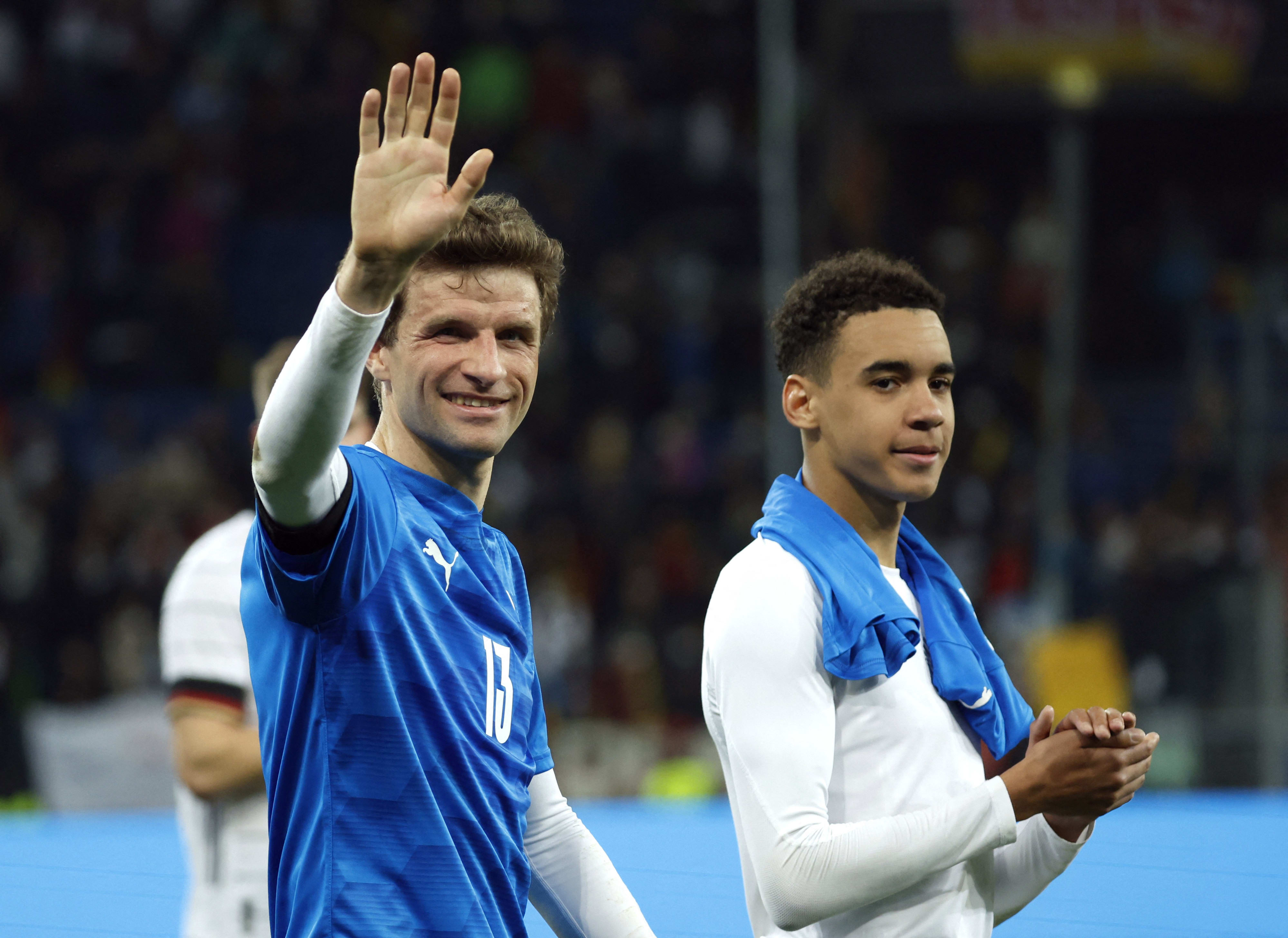 תומאס מולר שחקן נבחרת גרמניה עם חולצה של נבחרת ישראל