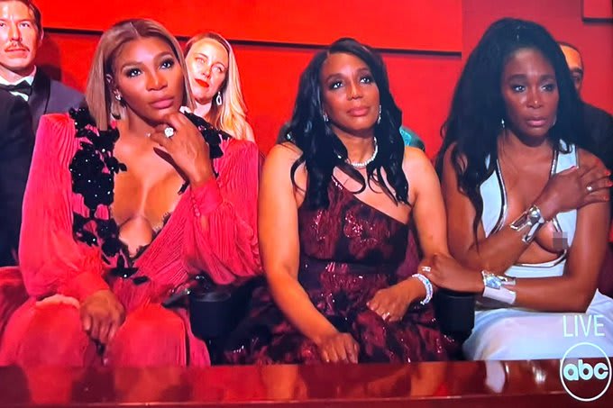 ונוס וויליאמס עם "תקלה" בשמלה בטקס האוסקר