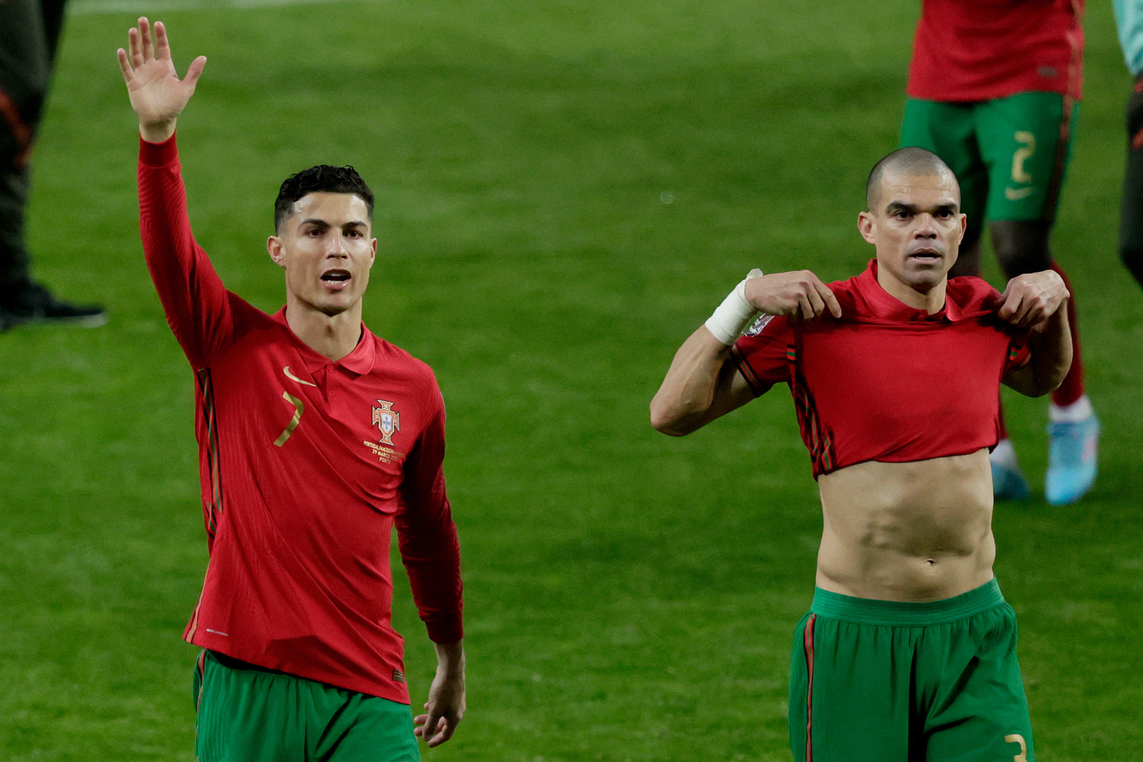 כריסטיאנו רונאלדו שחקן נבחרת פורטוגל עם פפה