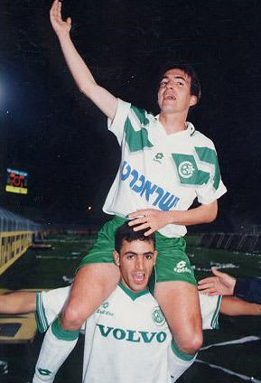 איל ברקוביץ' שחקן מכבי חיפה חוגג אליפות ב-1993/94