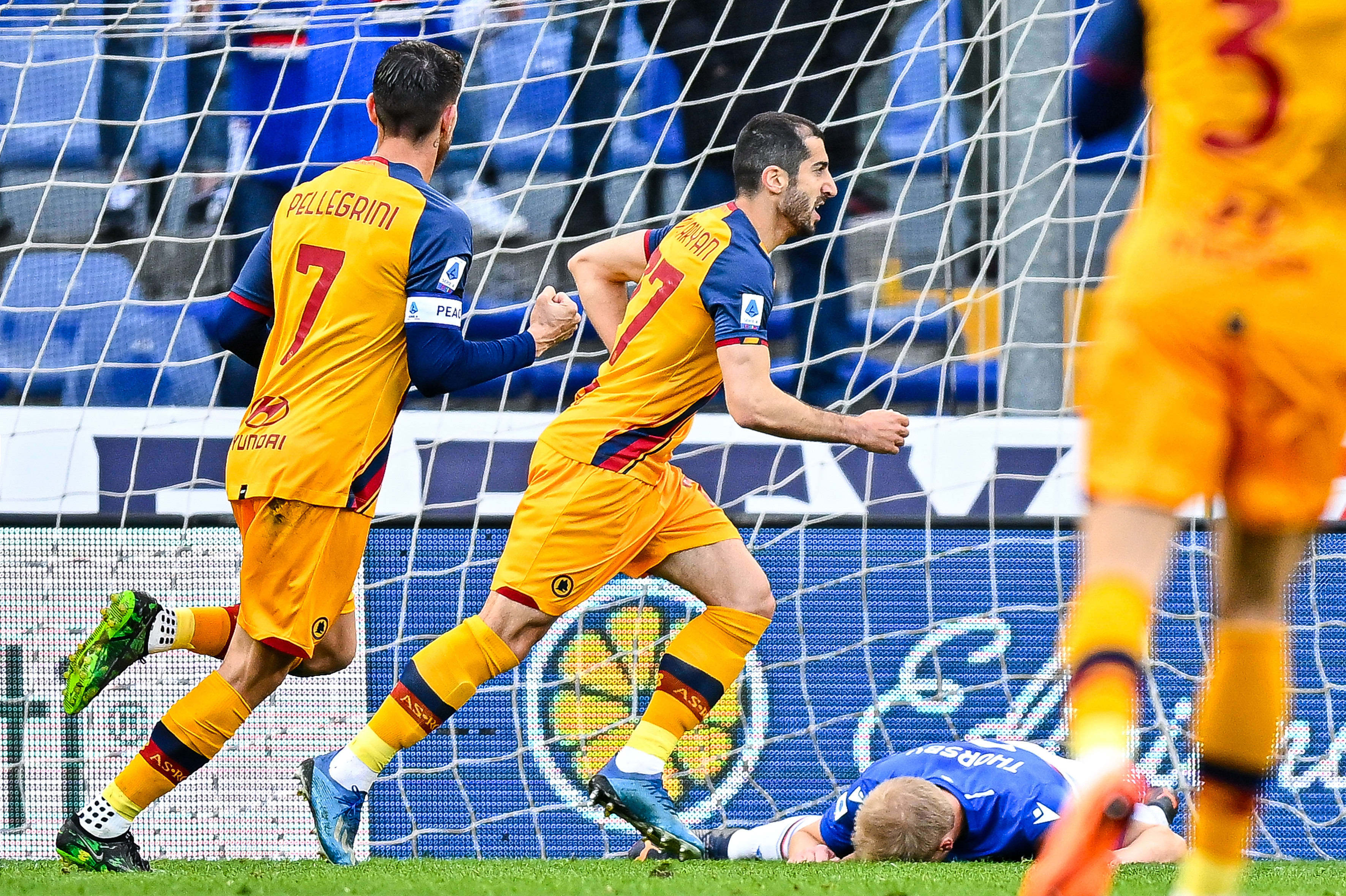 הנריך מחיטריאן שחקן רומא חוגג