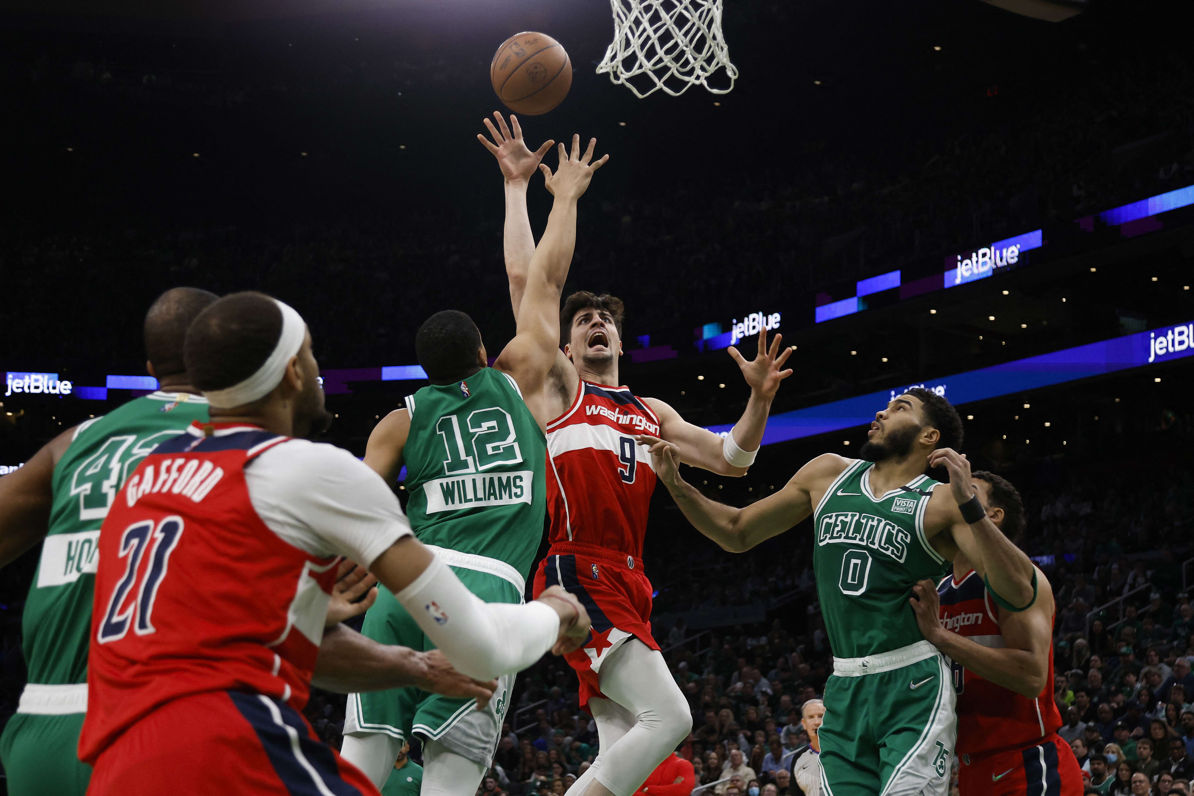 דני אבדיה שחקן וושינגטון וויזארדס מול בוסטון סלטיקס