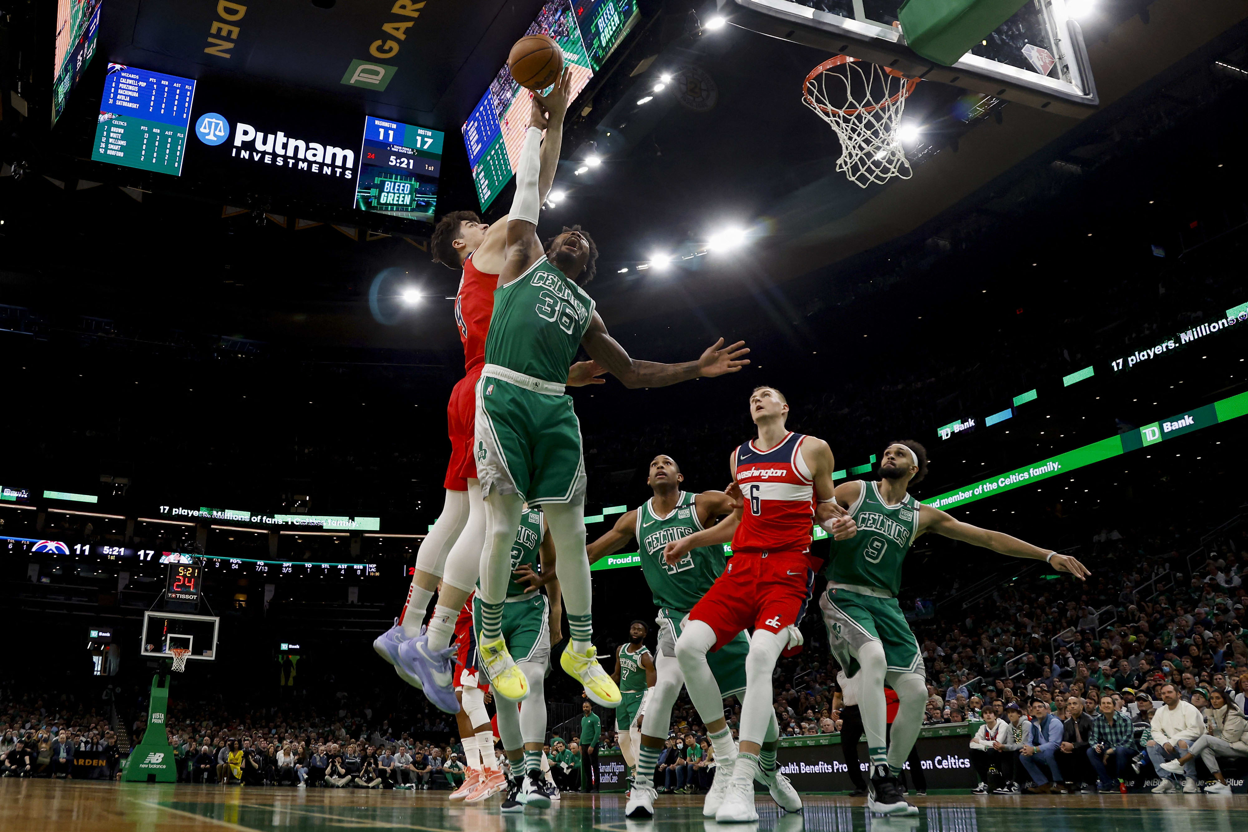 דני אבדיה שחקן וושינגטון וויזארדס מול מרכוס סמארט שחקן בוסטון סלטיקס