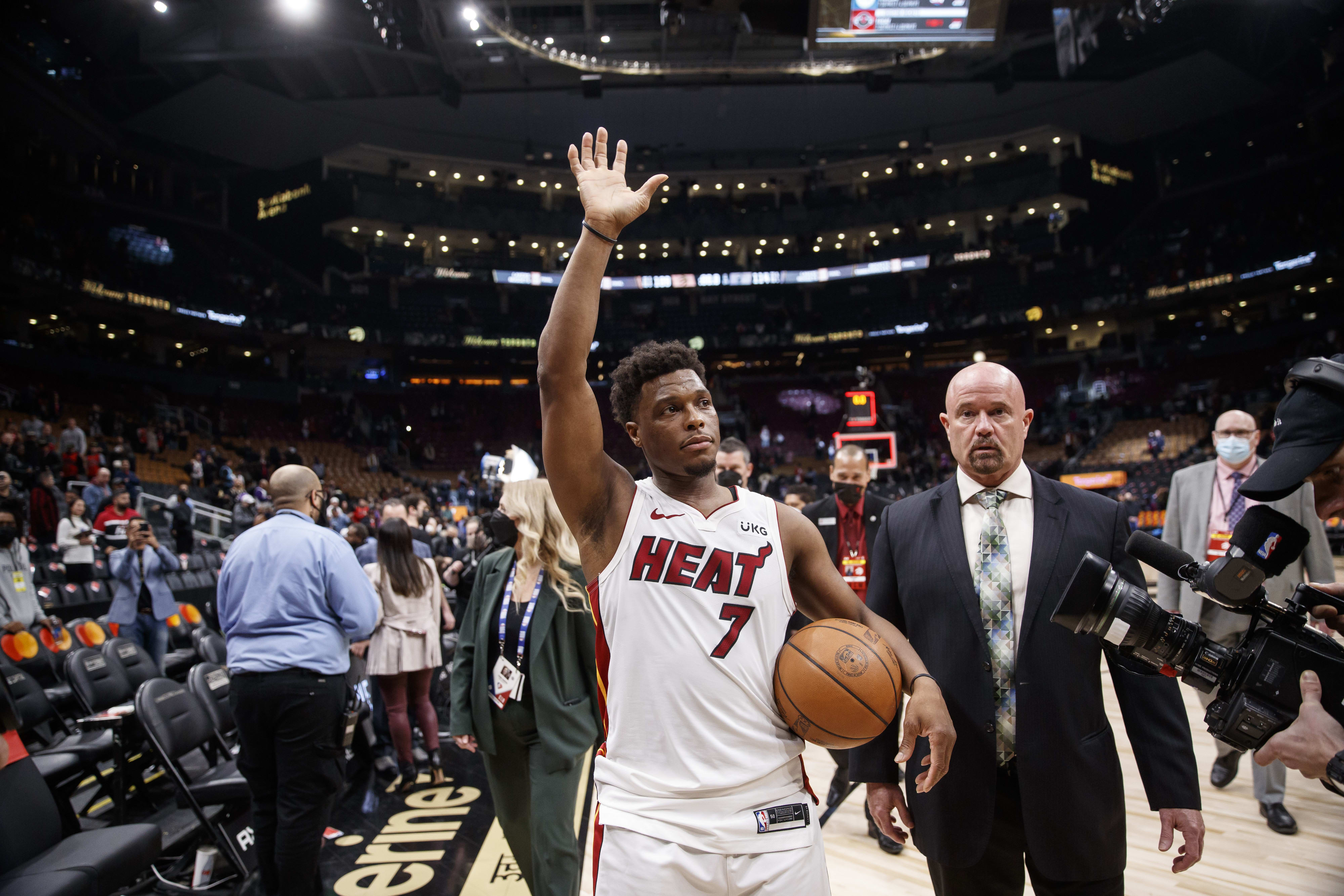 קייל לאורי, שחקן מיאמי היט, מתקבל באהבה בקנדה