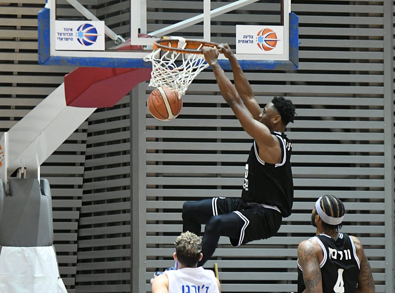 שחקן הפועל רמת השרון קווין קייפרס