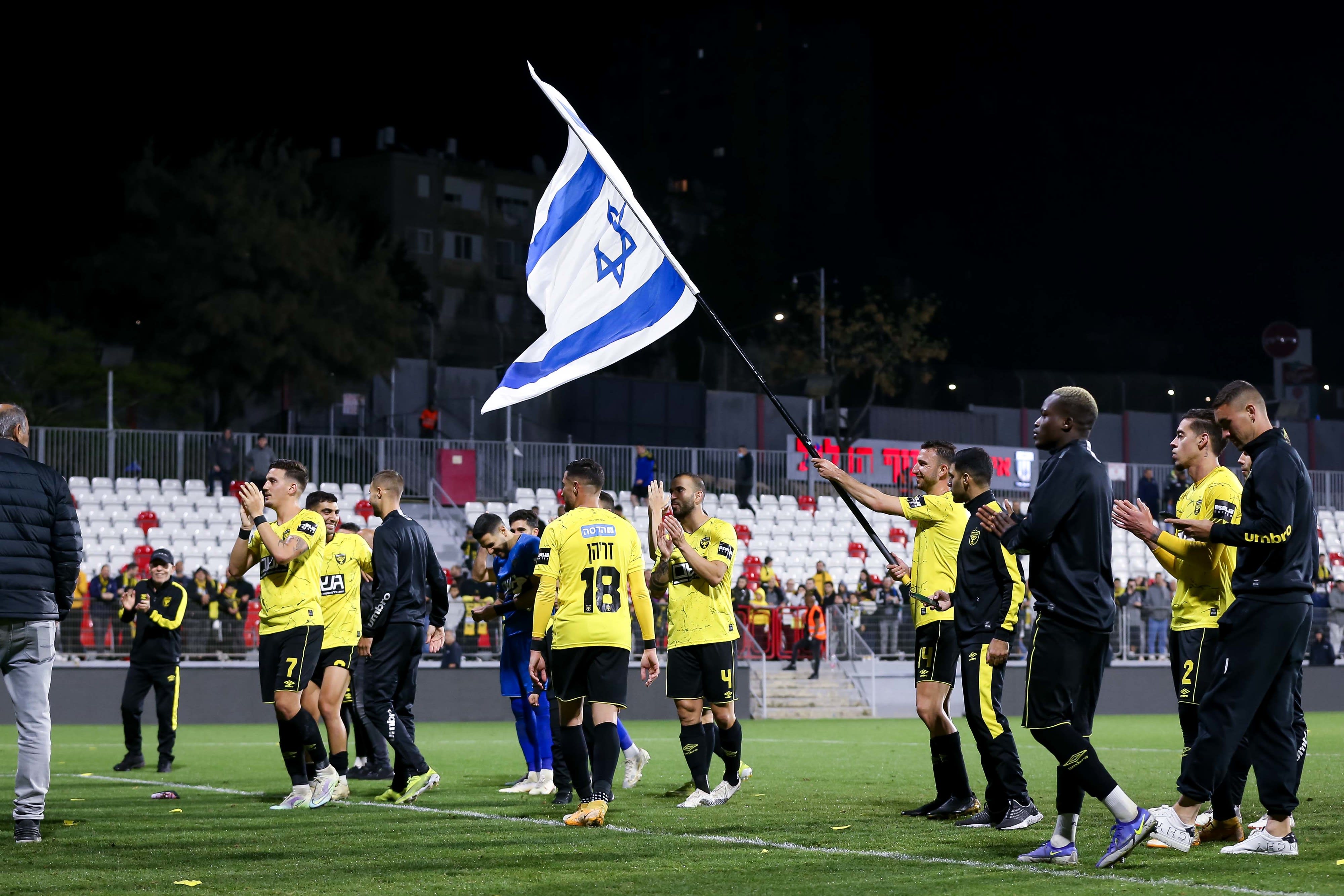 שחקני בית"ר ירושלים חוגגים