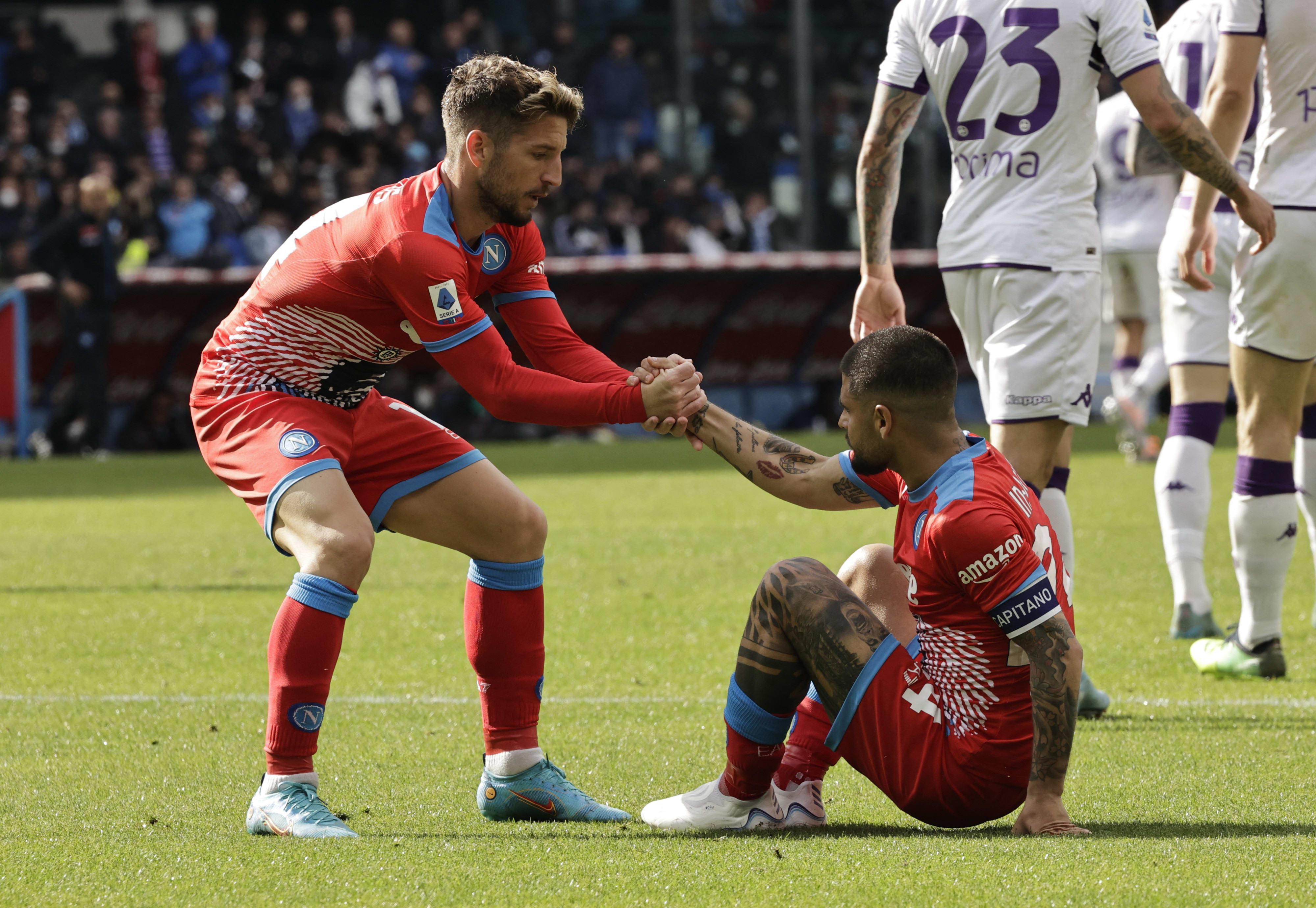 לורנצו אינסינייה עם דריס מרטנס שחקני נאפולי