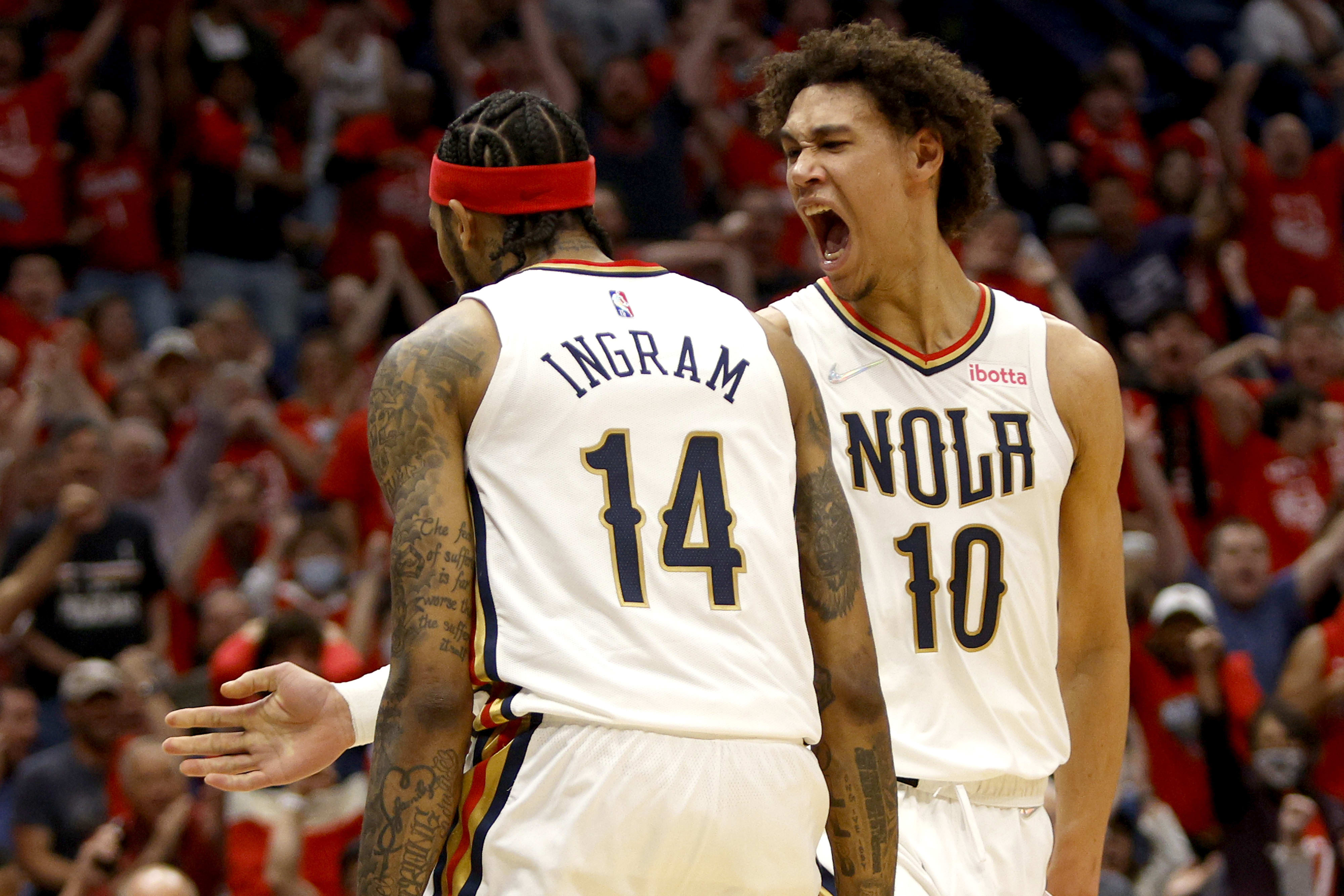 שחקני ניו אורלינס פליקנס ג'קסון הייז, ברנדון אינגרם חוגגים