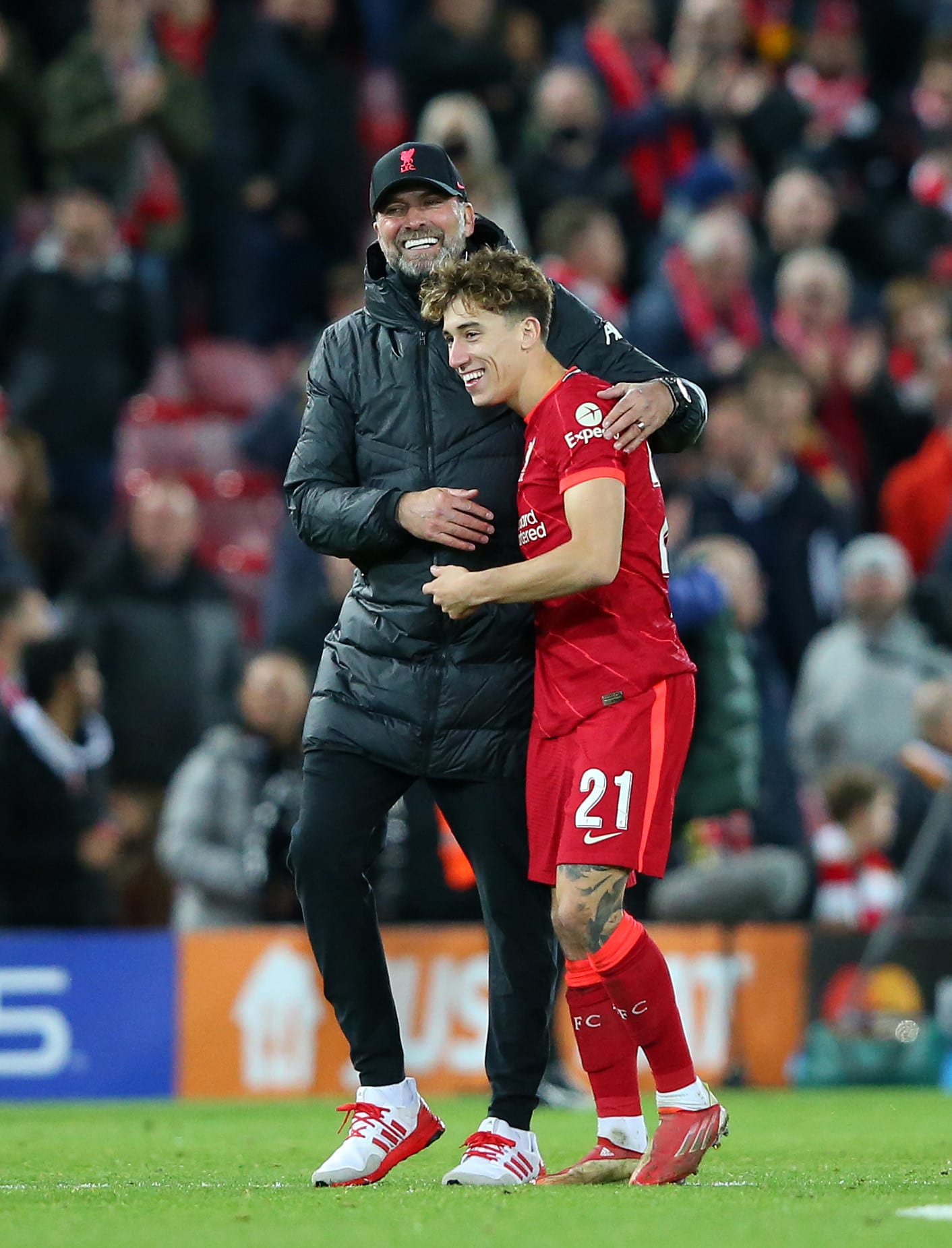 קוסטס צימיקאס, שחקן ליברפול, עם המאמן יורגן קלופ