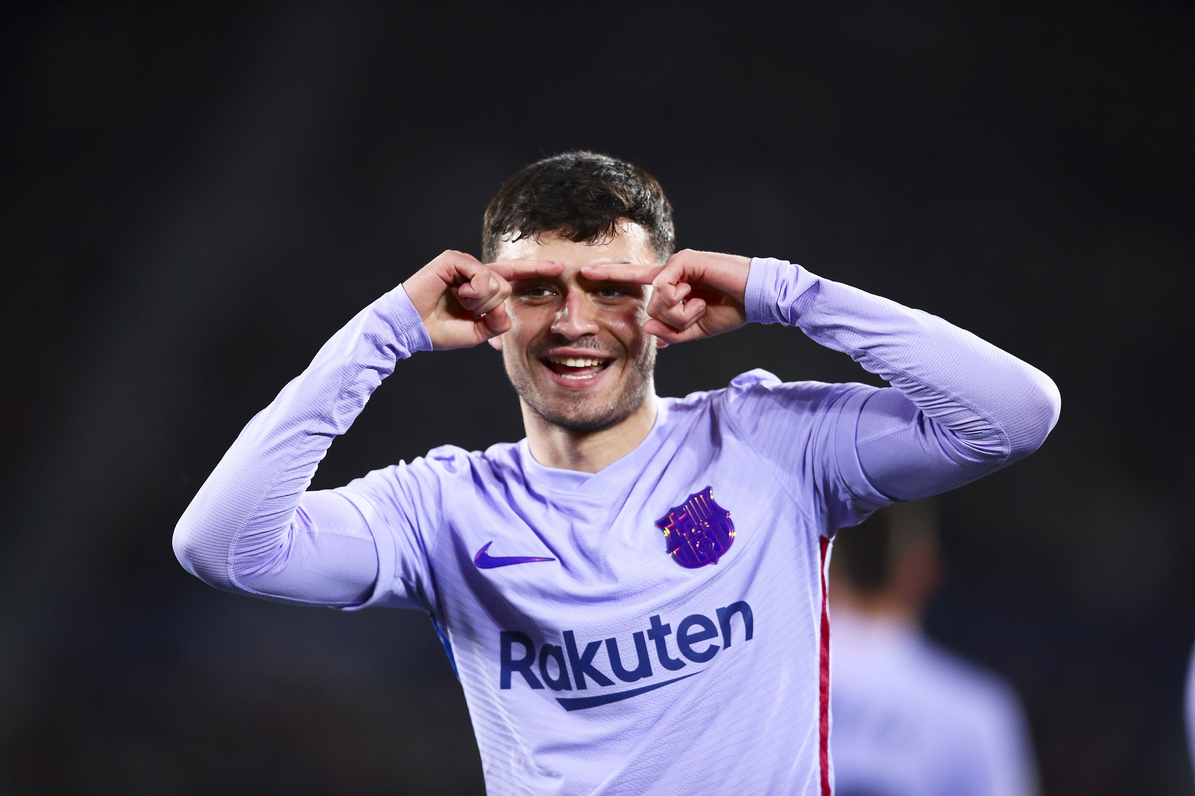 פדרי שחקן ברצלונה חוגג שער