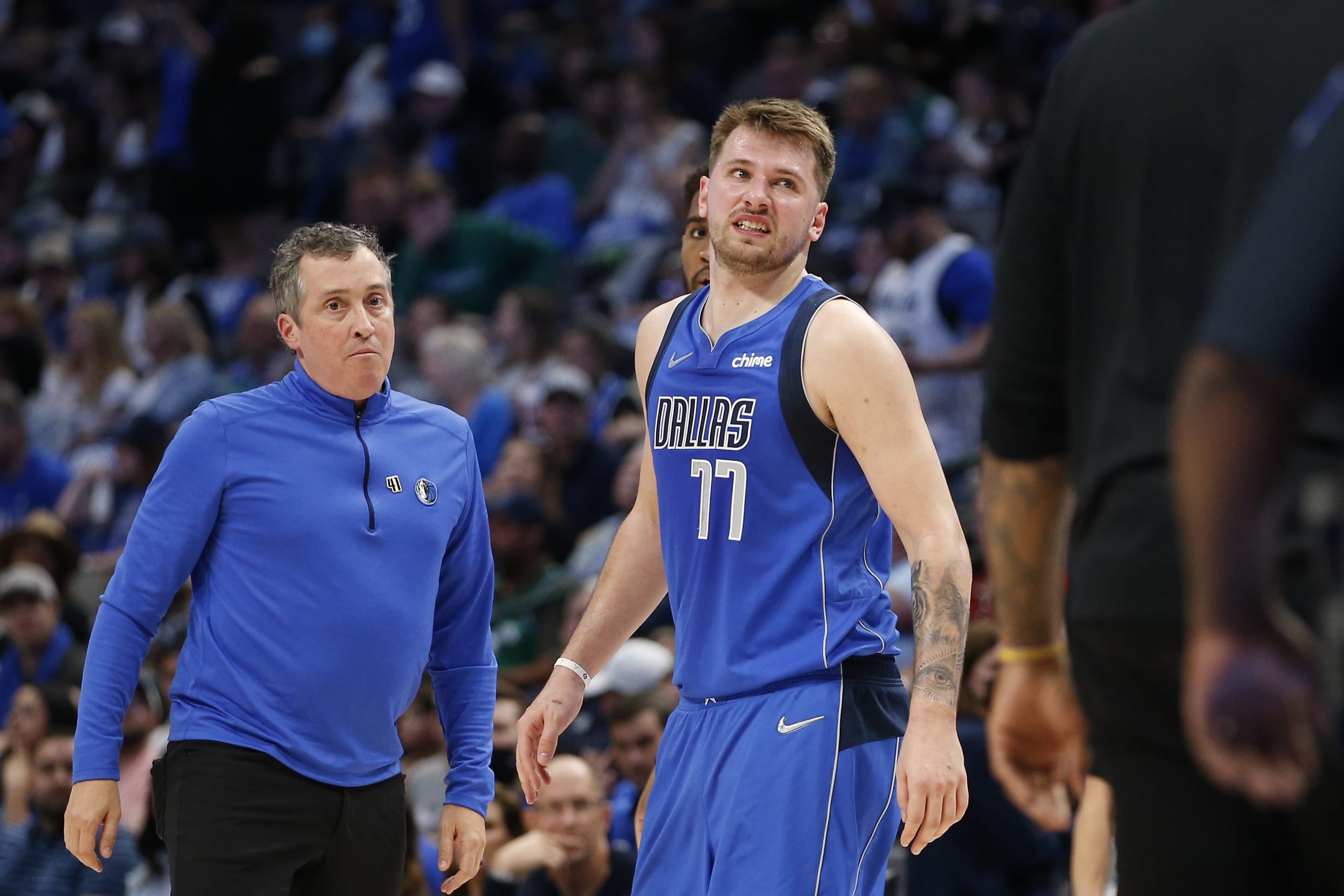 שחקן דאלאס מאבריקס לוקה דונצ'יץ' אחרי פציעה