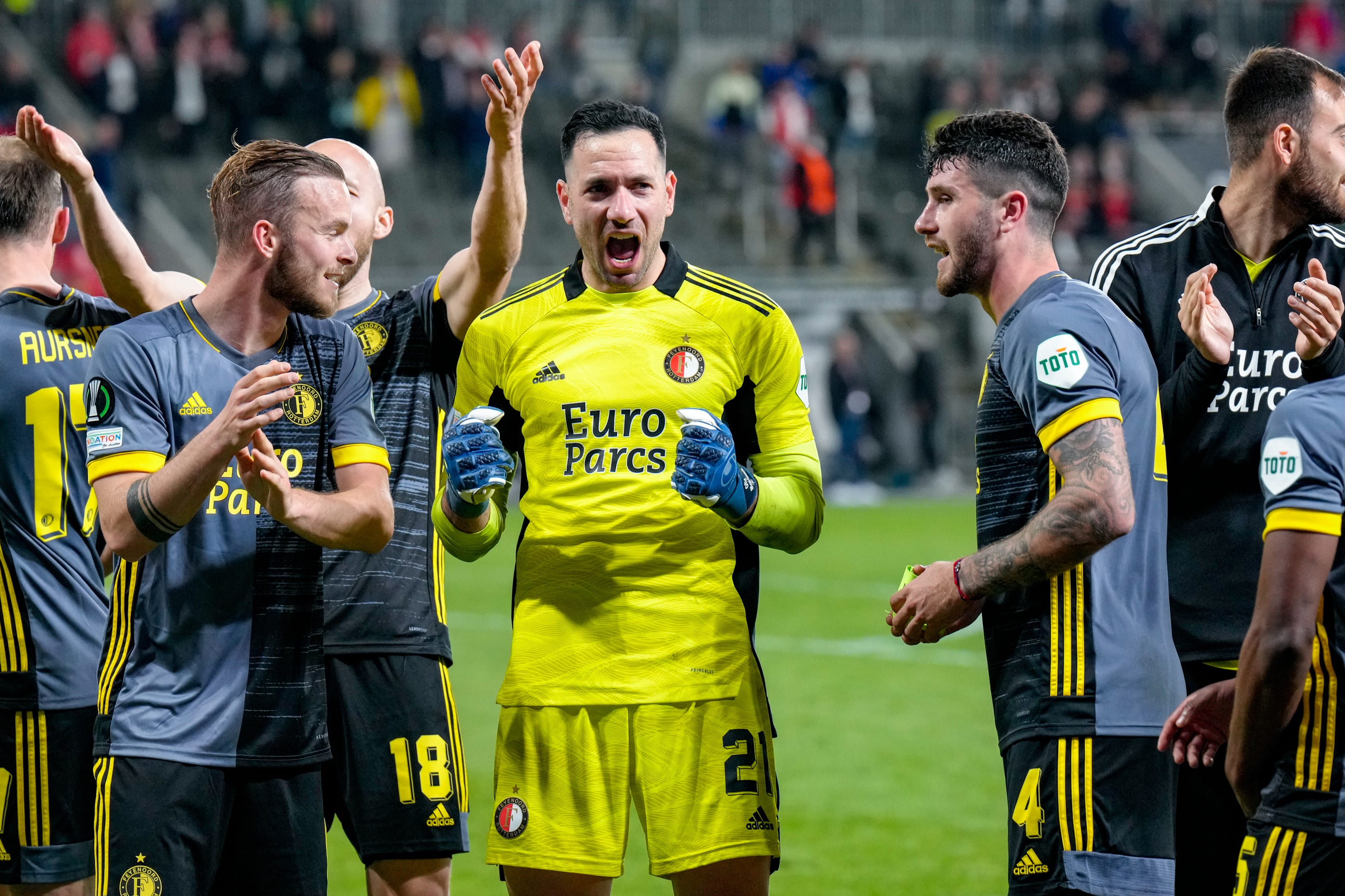 שוער פיינורד אופיר מרציאנו חוגג