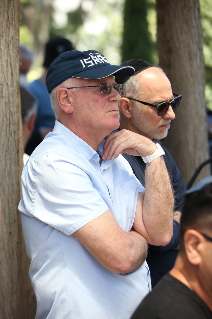 גילי לוסטיג בהלוויתו של אלכס גלעדי