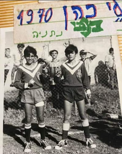 יוסי זאנה בילדים של מכבי נתניה עם פודי חלפון