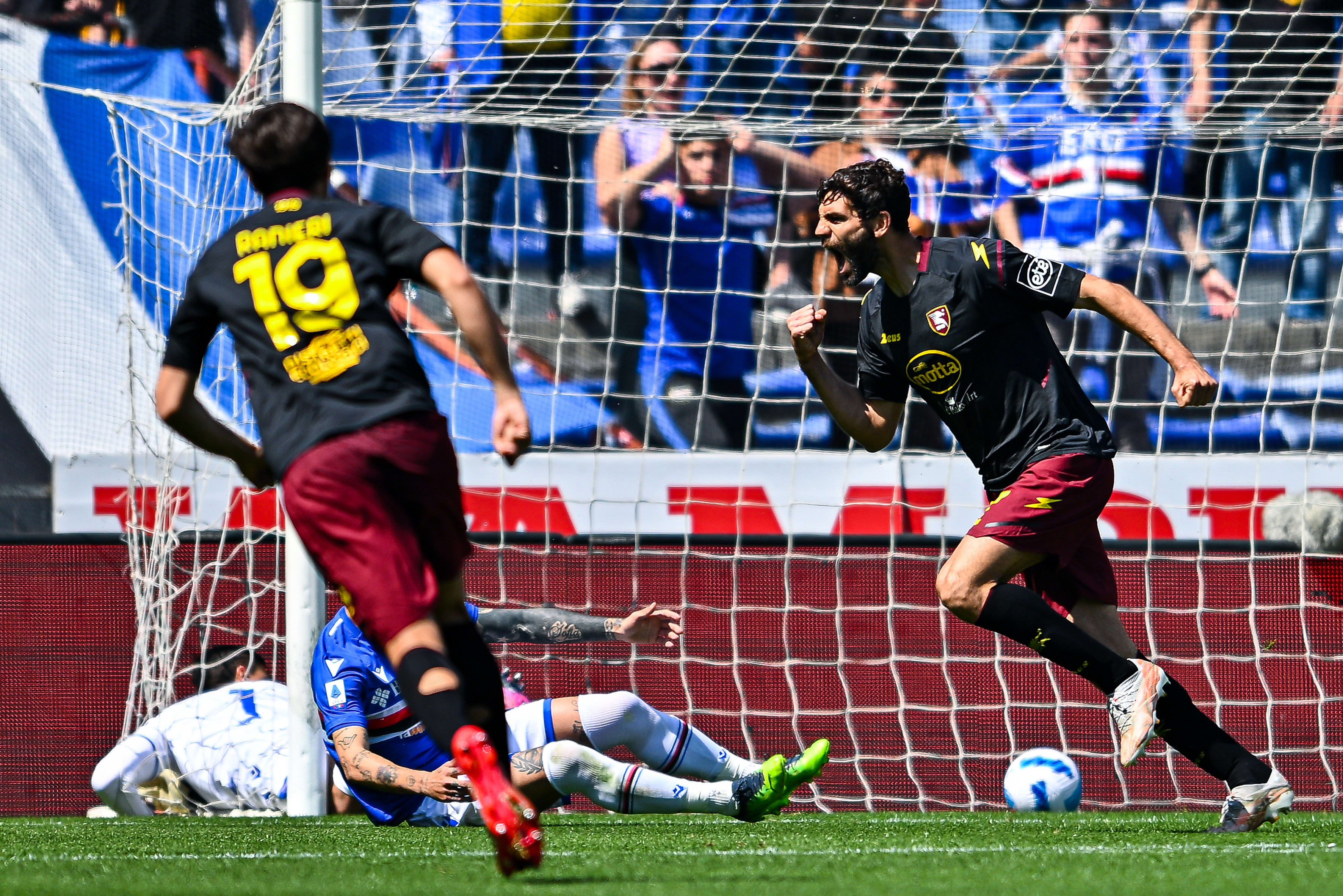 פדריקו פאסיו שחקן סלרניטנה חוגג שער