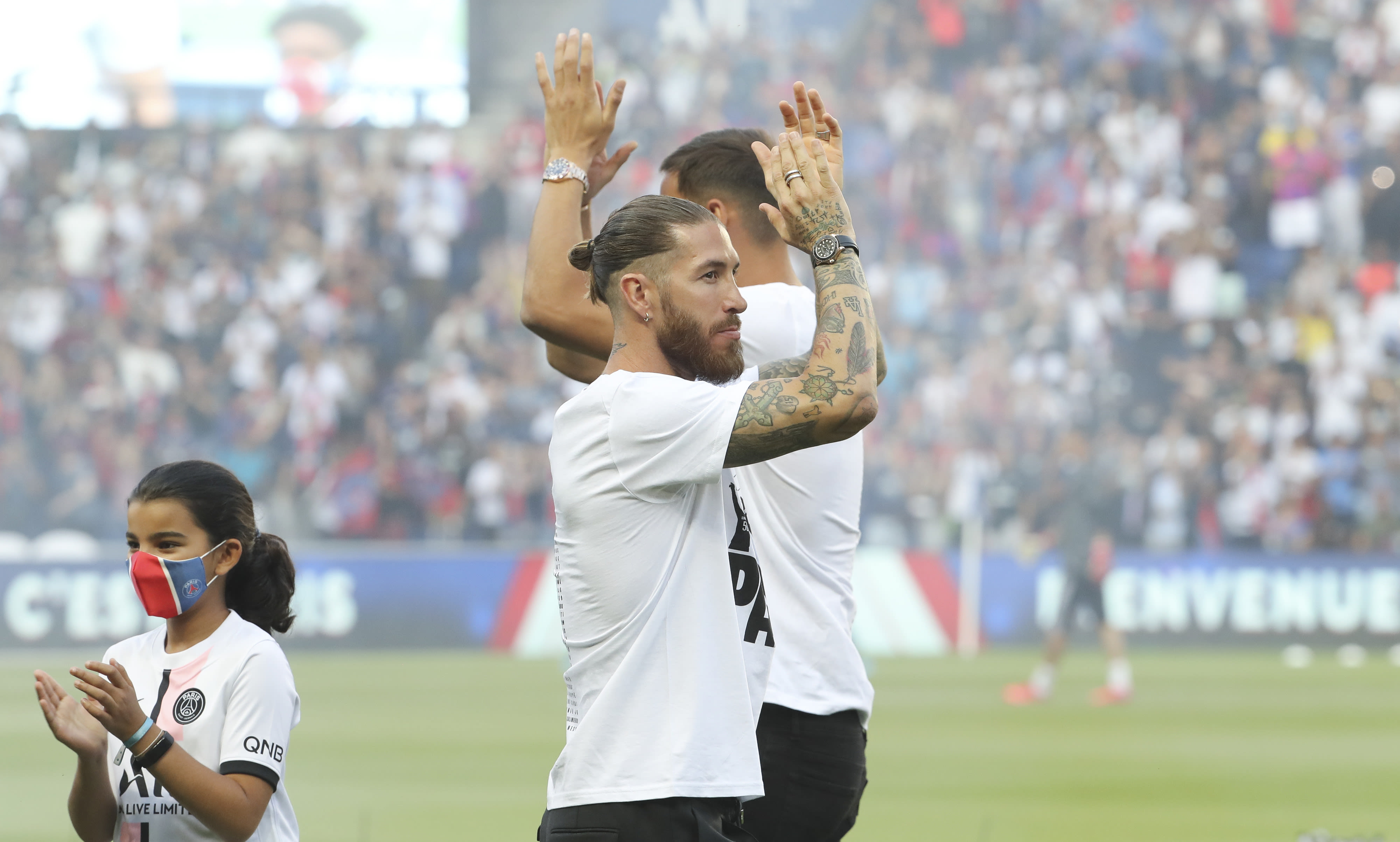 סרחיו ראמוס מוצג אצל פריז סן ז'רמן