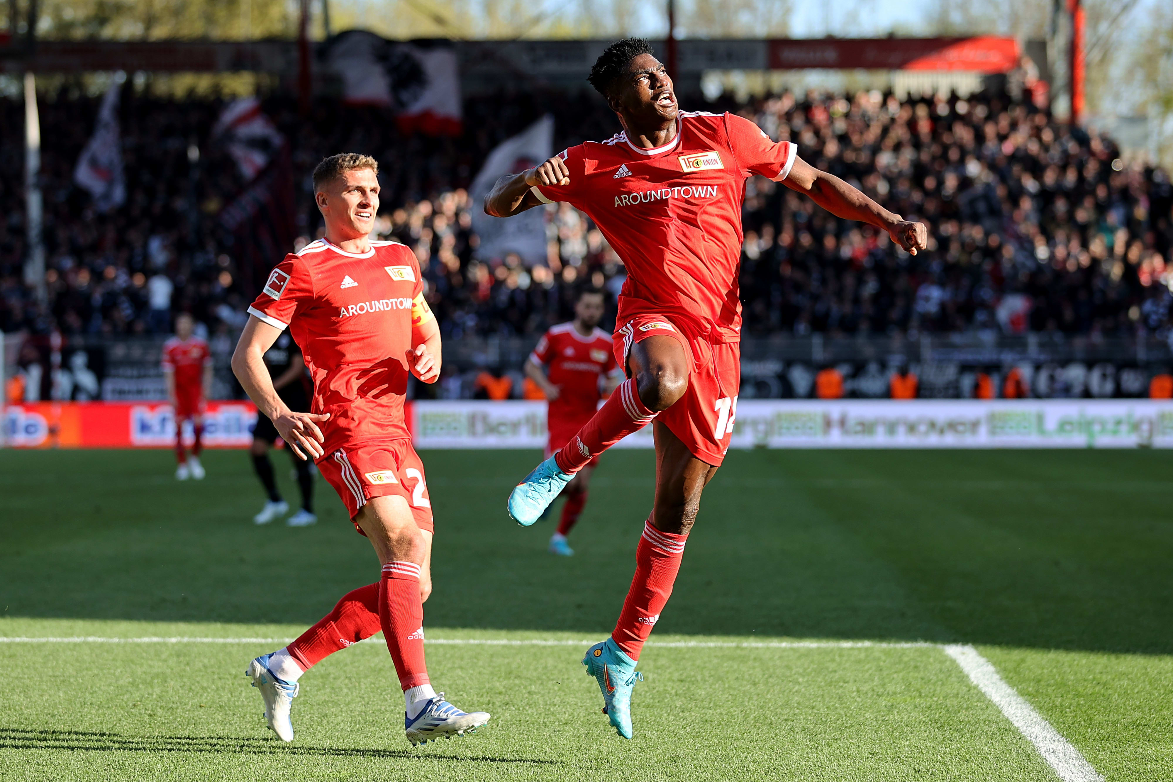 שחקן אוניון ברלין טאיוו אווני חוגג שער