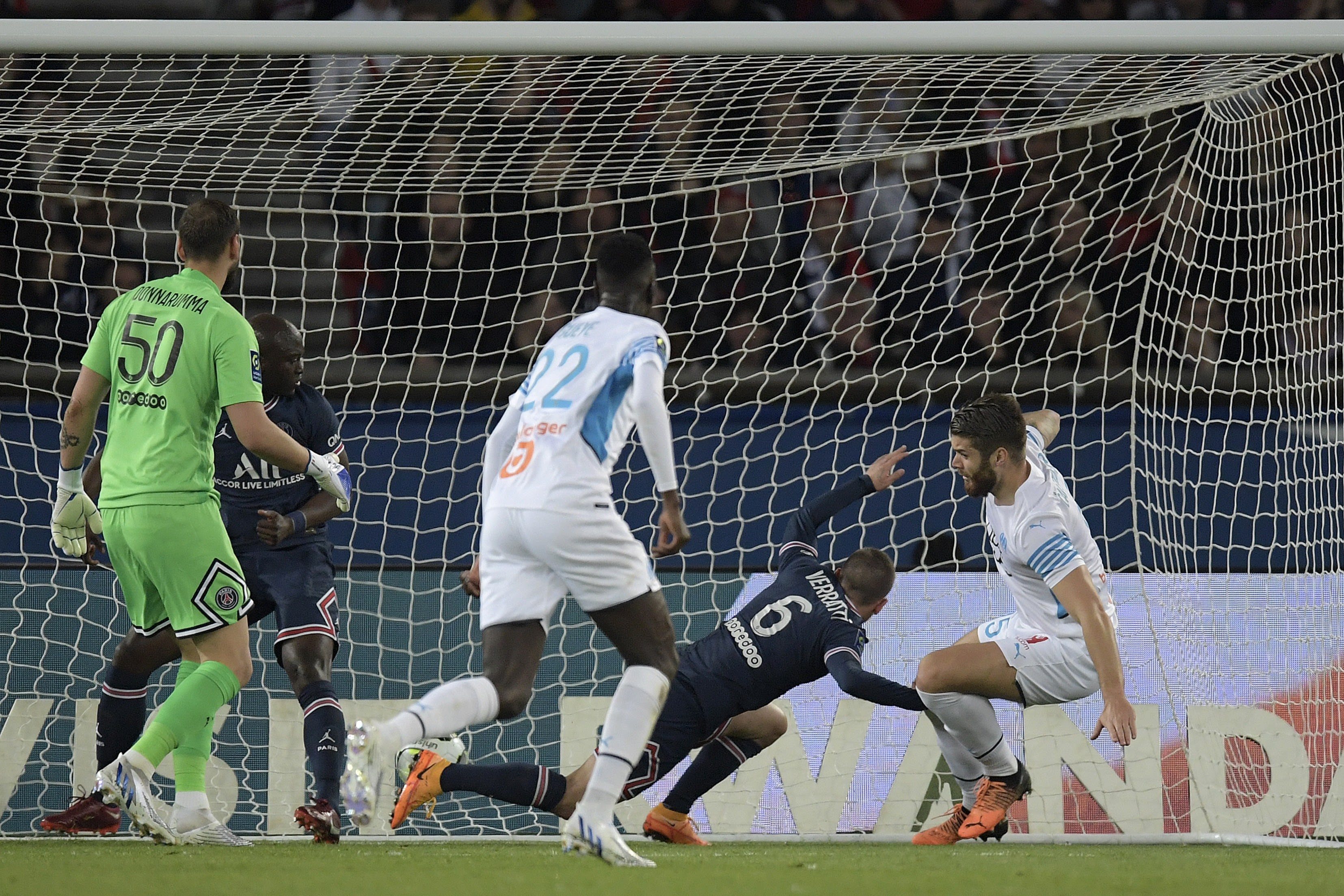 דויה צ'אלטה-צאר שחקן מארסיי כובש מול פריז סן ז'רמן