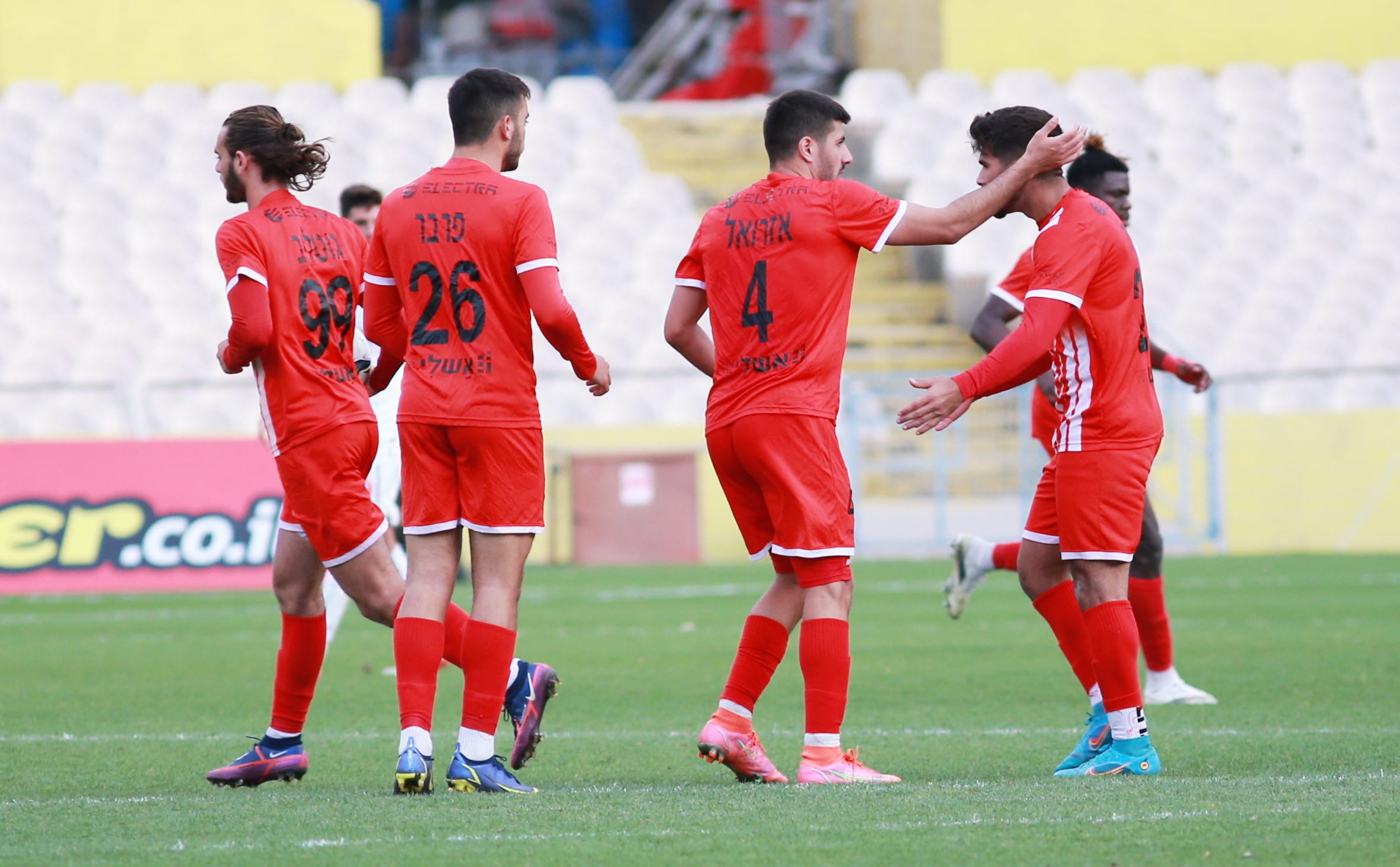 שחקני הפועל רעננה חוגגים