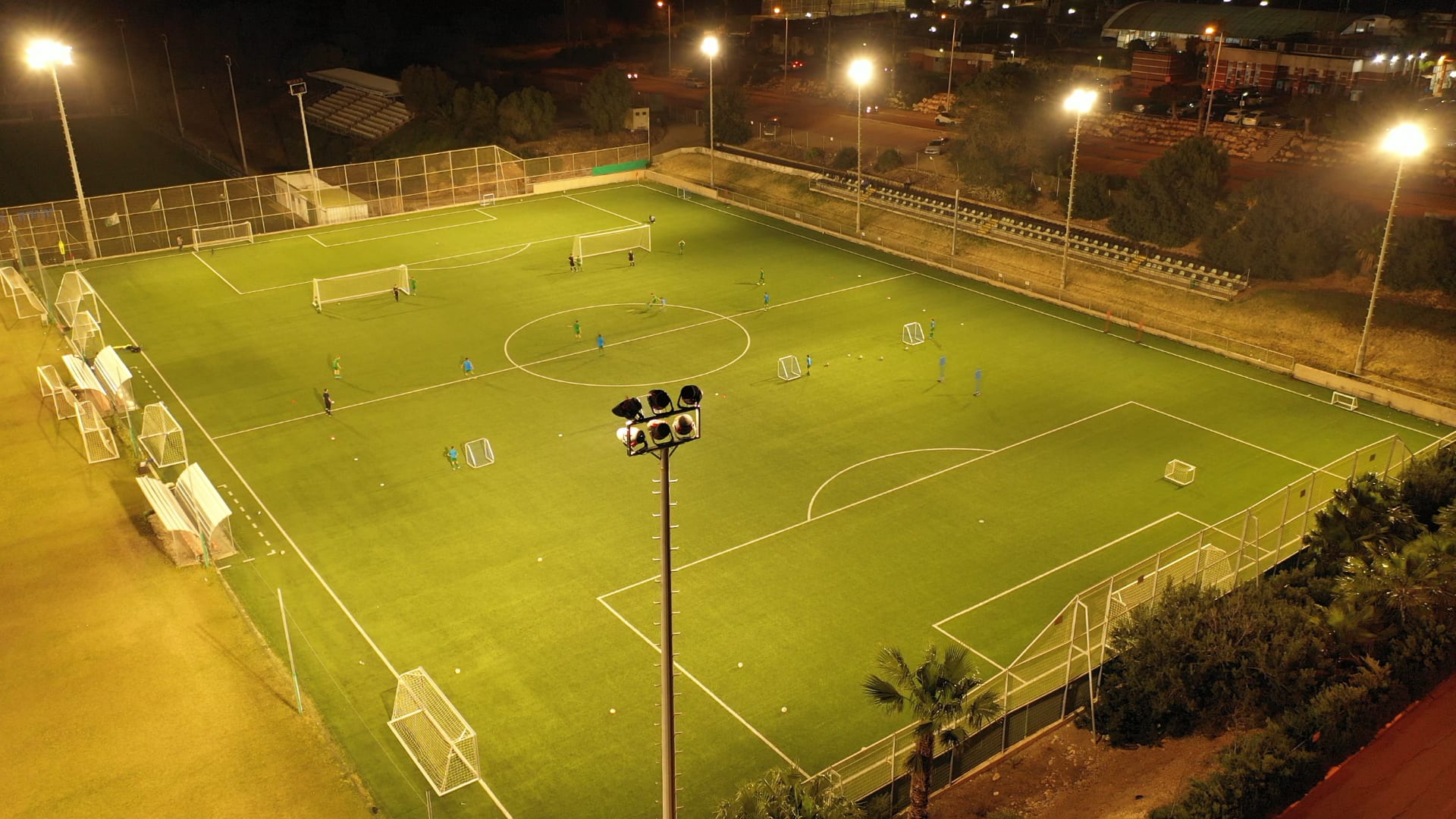 תאורה מגרש אימונים קצף