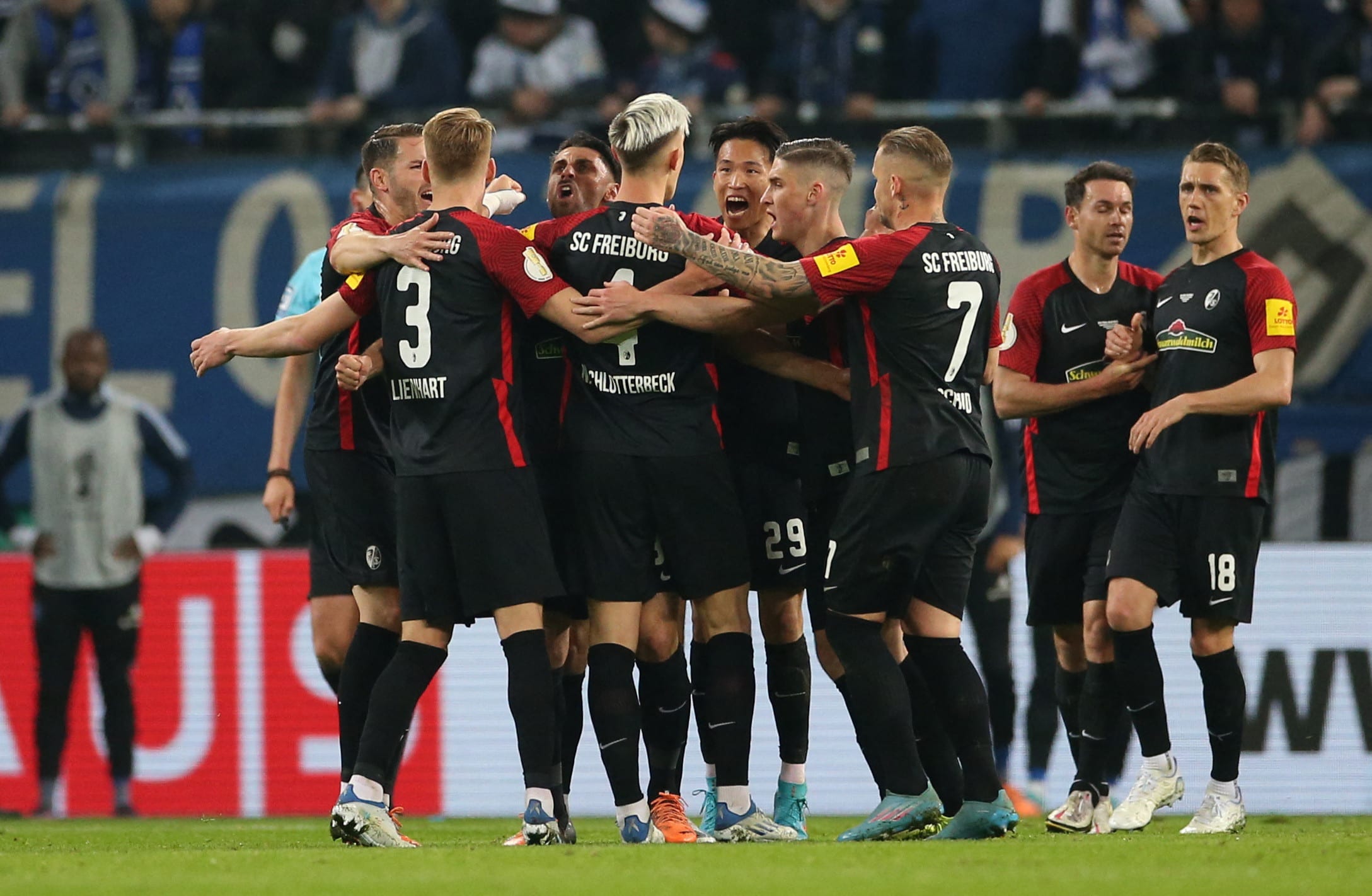 שחקני פרייבורג חוגגים