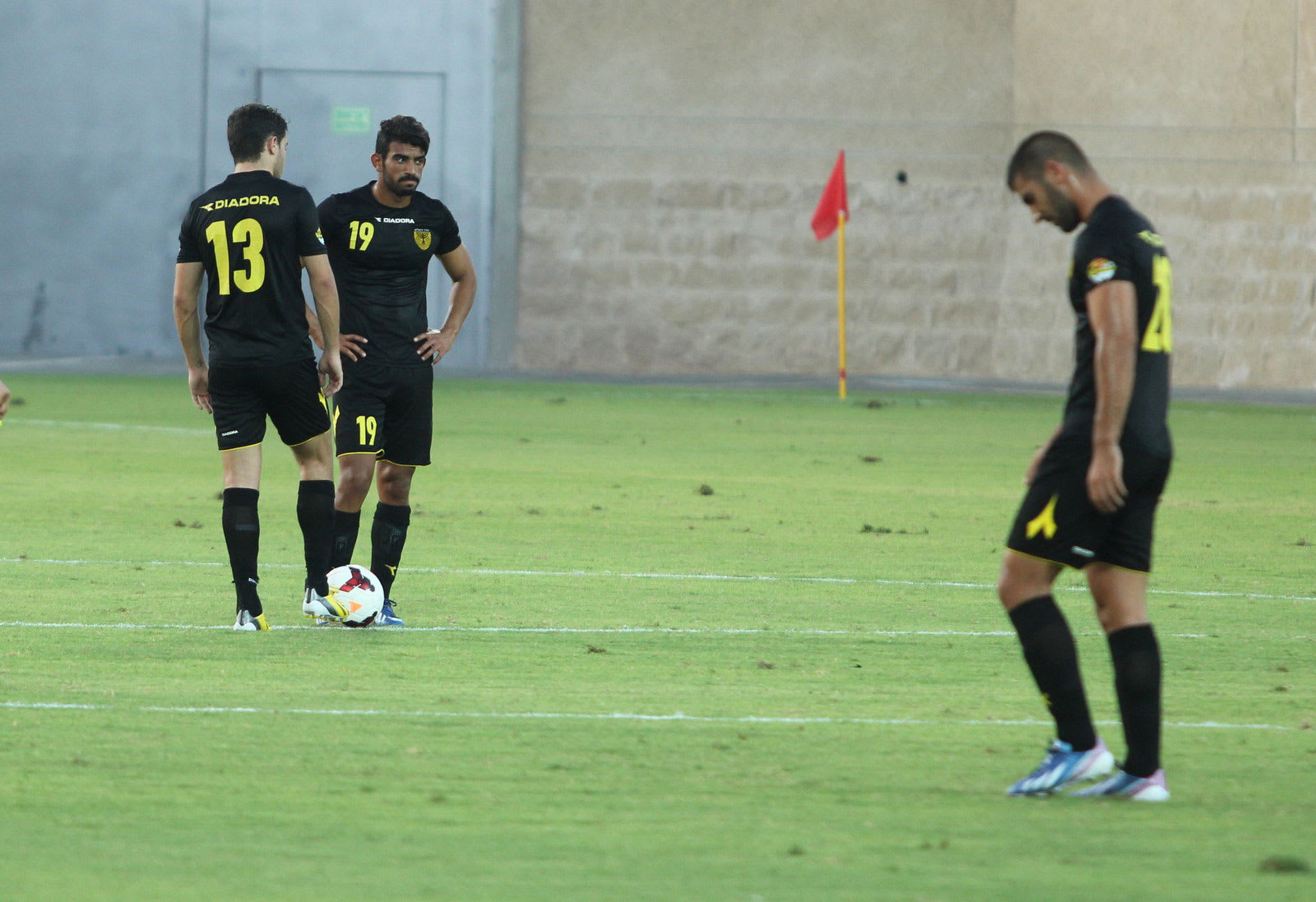 שחקני בית"ר ירושלים מאוכזבים, שני משמאל רועי זכרי