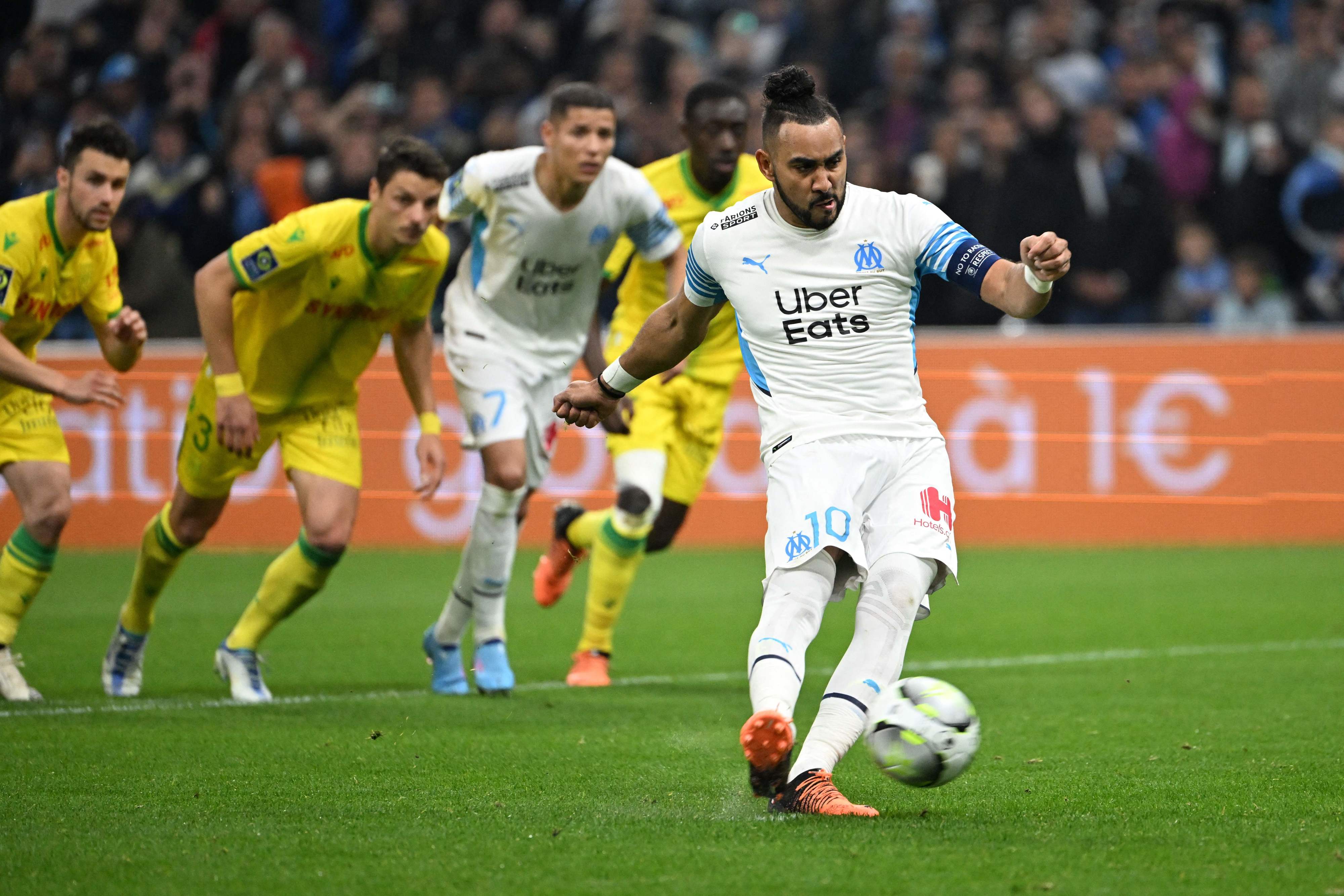 דימיטרי פאייה שחקן מארסיי בועט פנדל מול נאנט