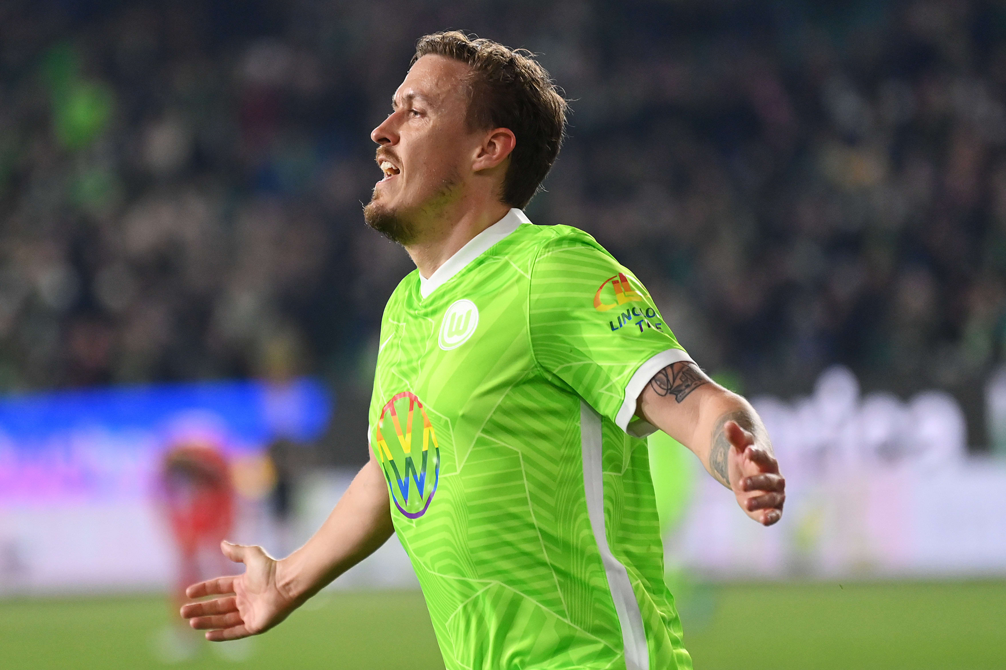 Max Crosa Wolfsburg celebrates