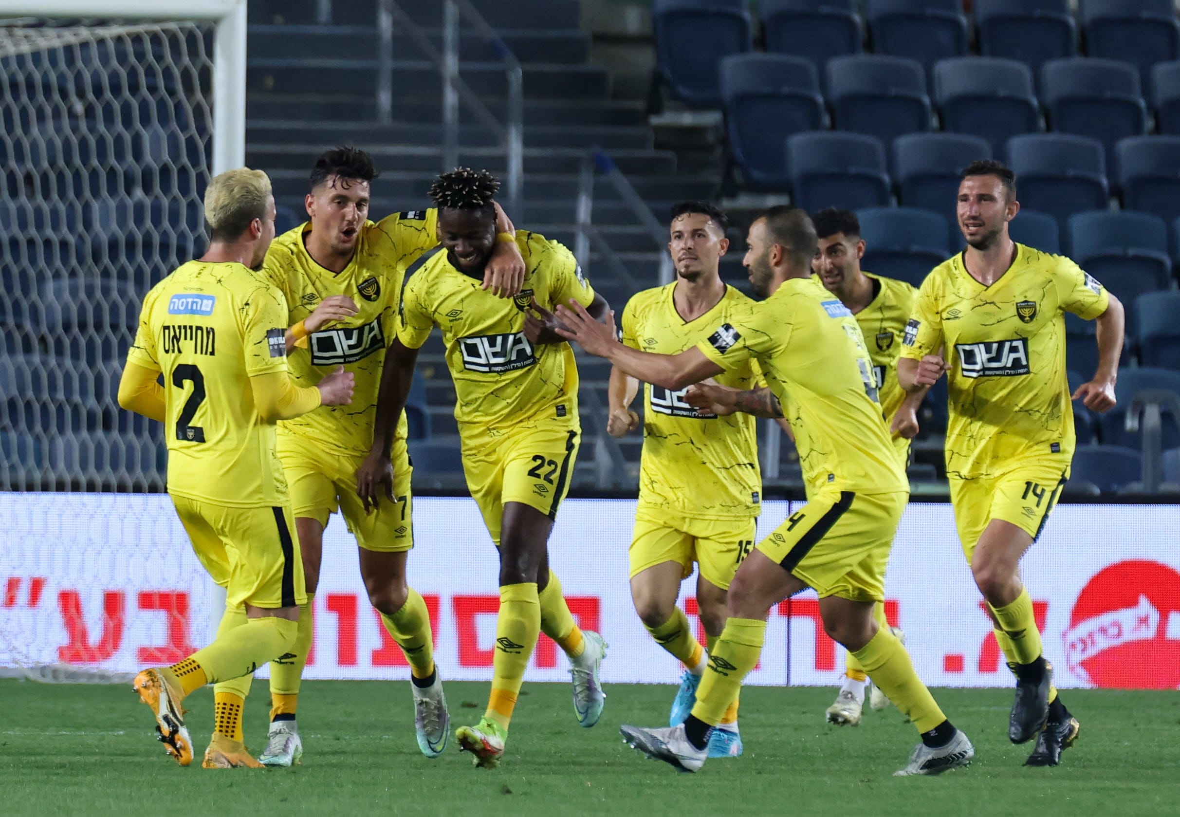 שחקני בית"ר ירושלים חוגגים