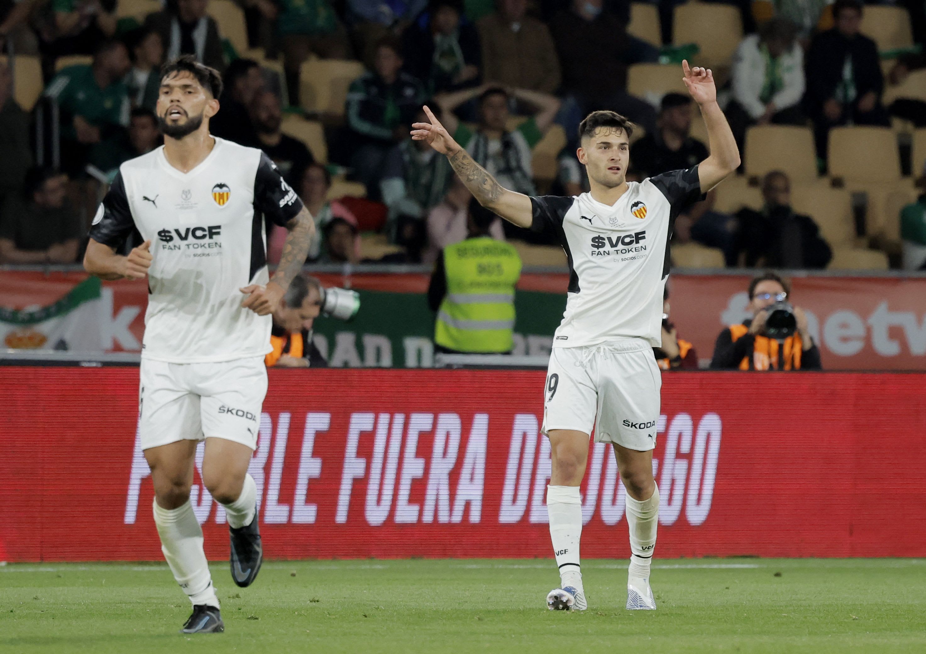 הוגו דורו, שחקן ולנסיה חוגג