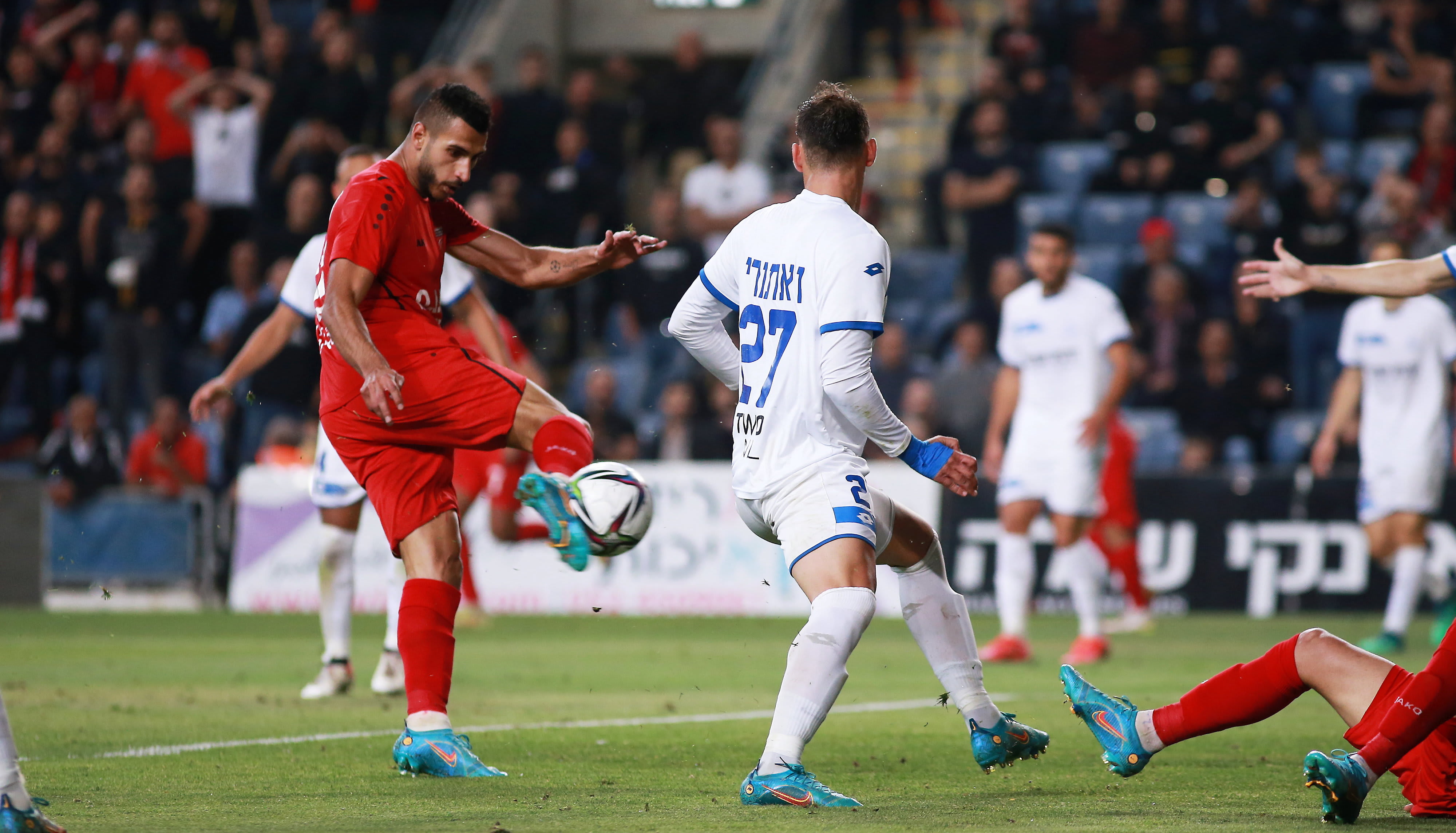 מוחמד חטיב שחקן מ.ס. כפר קאסם כובש מול הפועל פתח תקוה