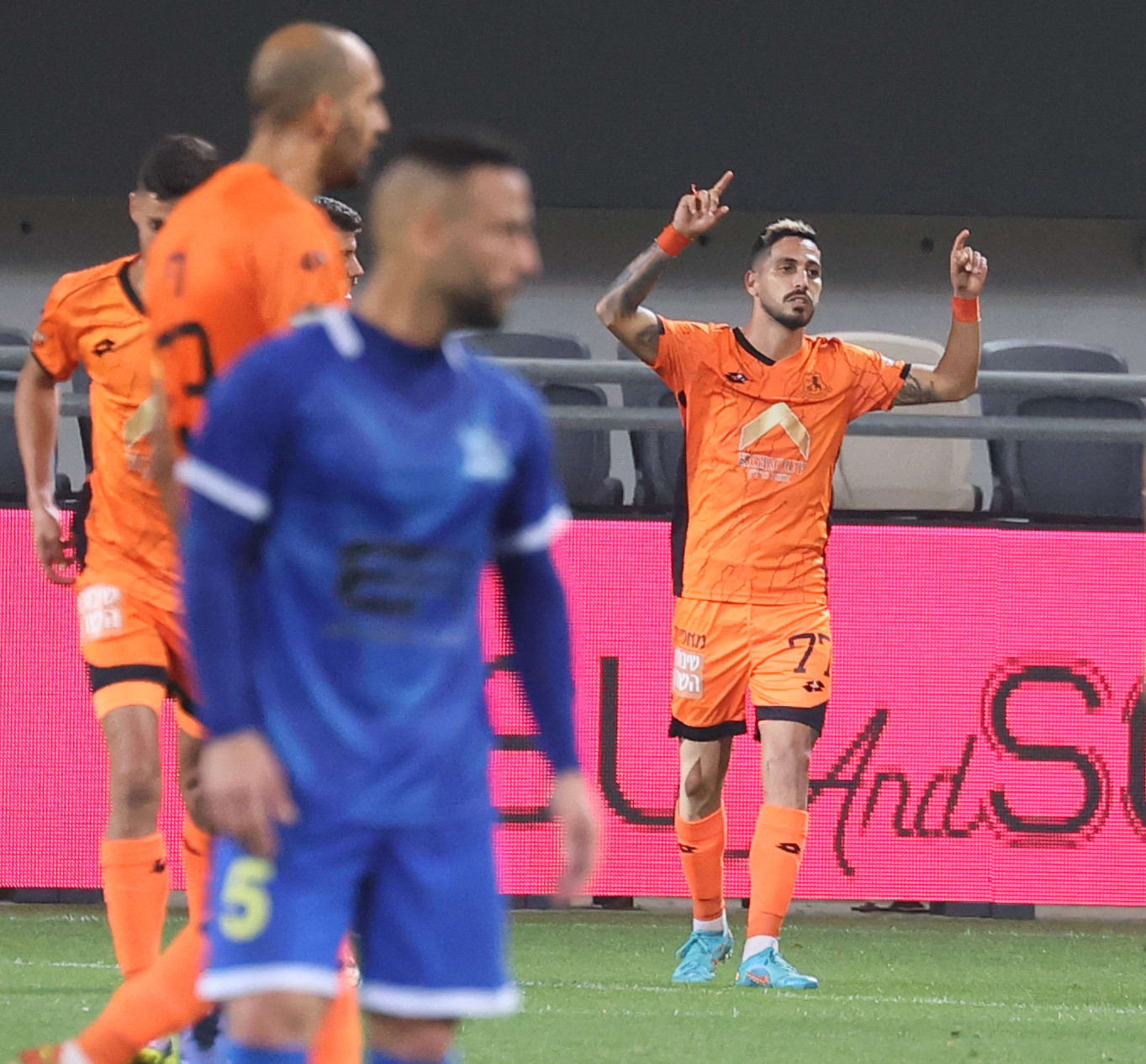 אלמוג בוזגלו שחקן בני יהודה חוגג שער