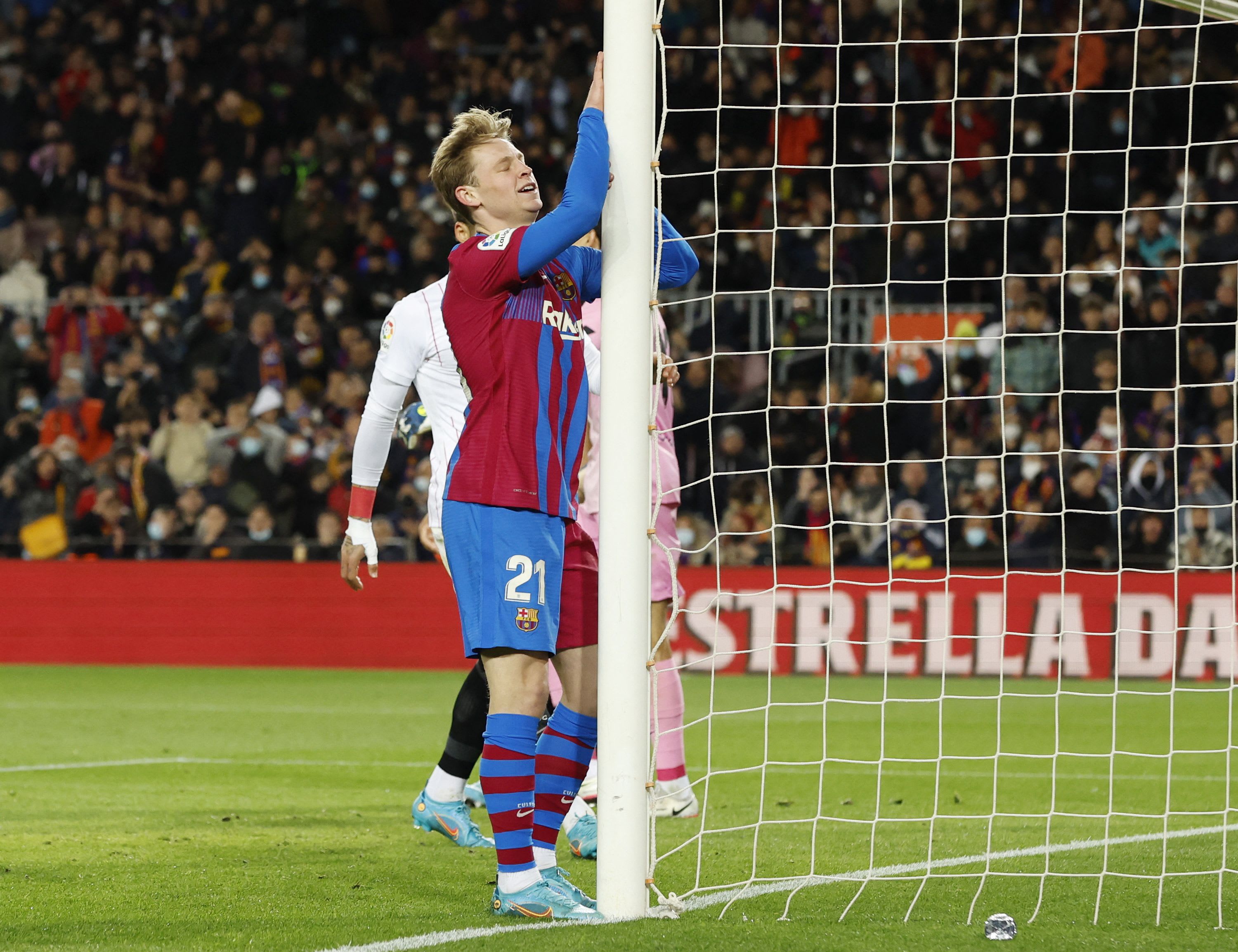 פרנקי דה יונג שחקן ברצלונה מאוכזב