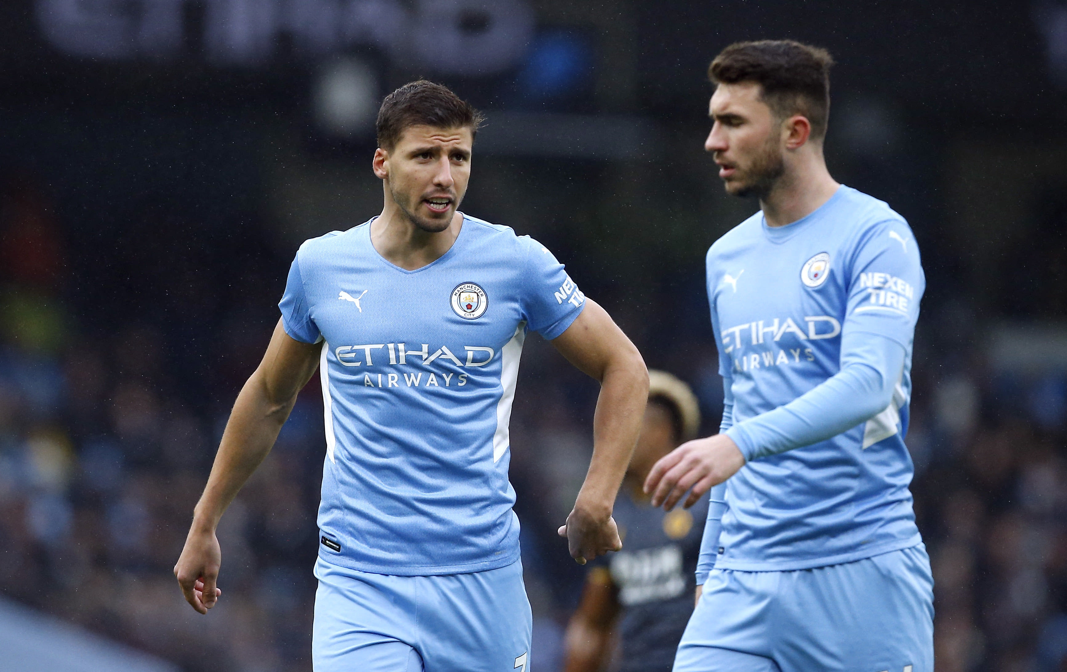 אמריק לאפורט (מימין) עם רובן דיאס שחקני מנצ'סטר סיטי