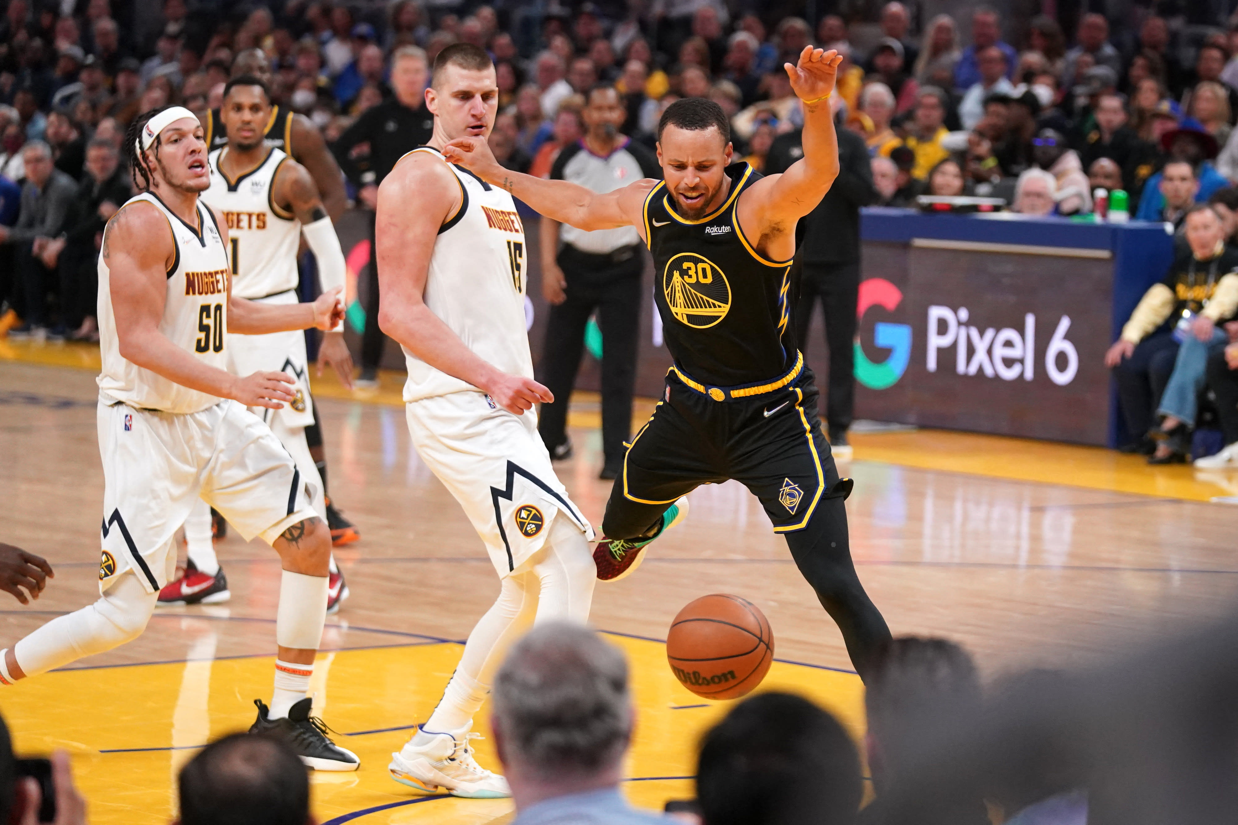 סטף קרי גולדן סטייט מול ניקולה יוקיץ' דנבר