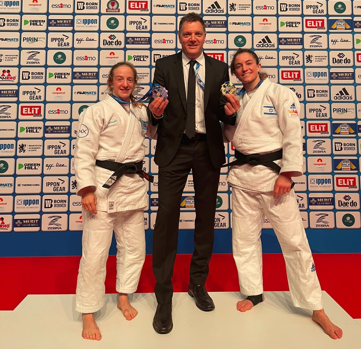 תמנע נלסון לוי, שירה ראשוני עם המאמן שני הרשקו אחרי הזכיות במדליות באליפות אירופה בג'ודו