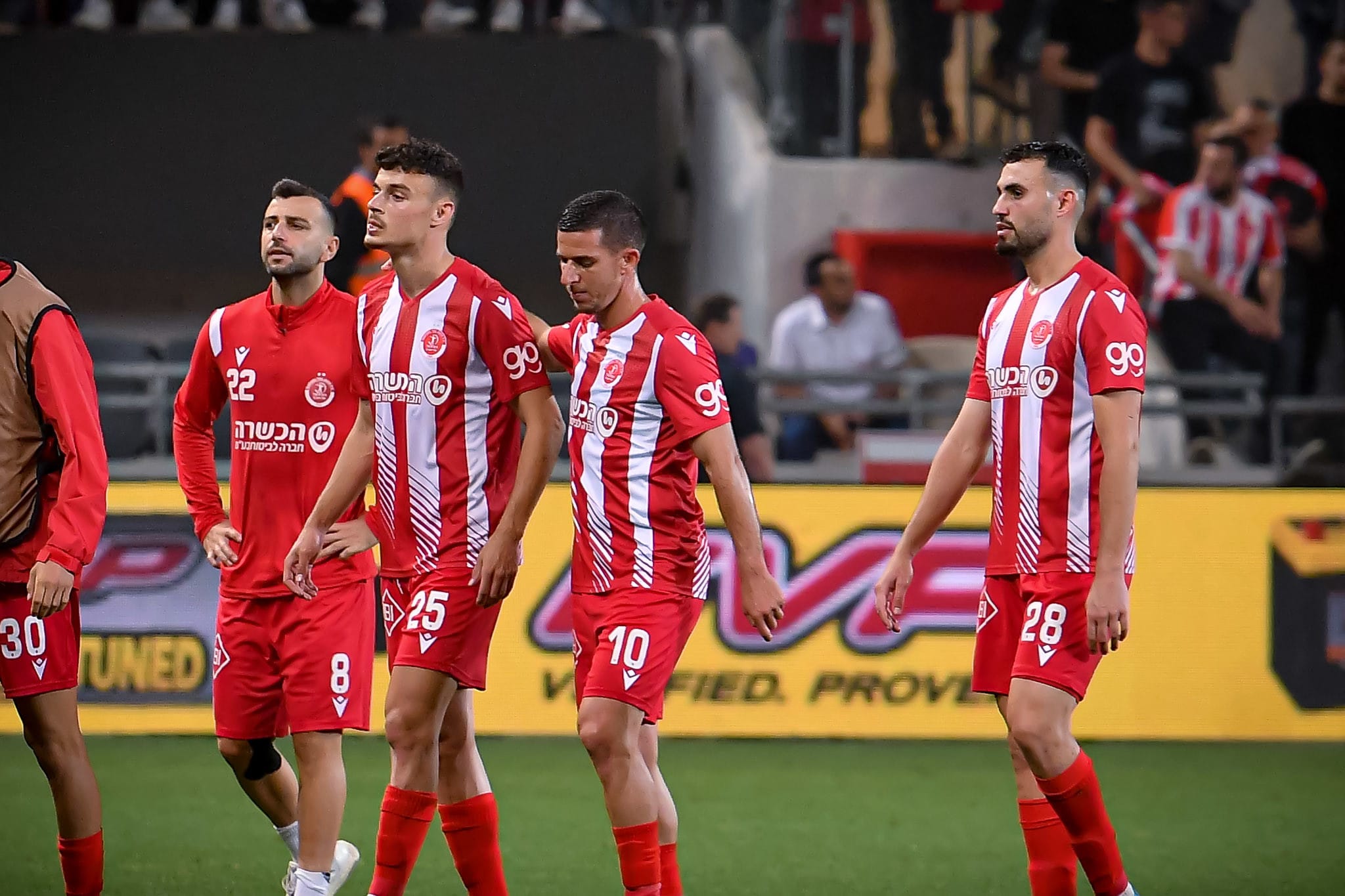 שחקני הפועל תל אביב יואב תומר, עידן ורד, סתיו למקין, שלומי אזולאי