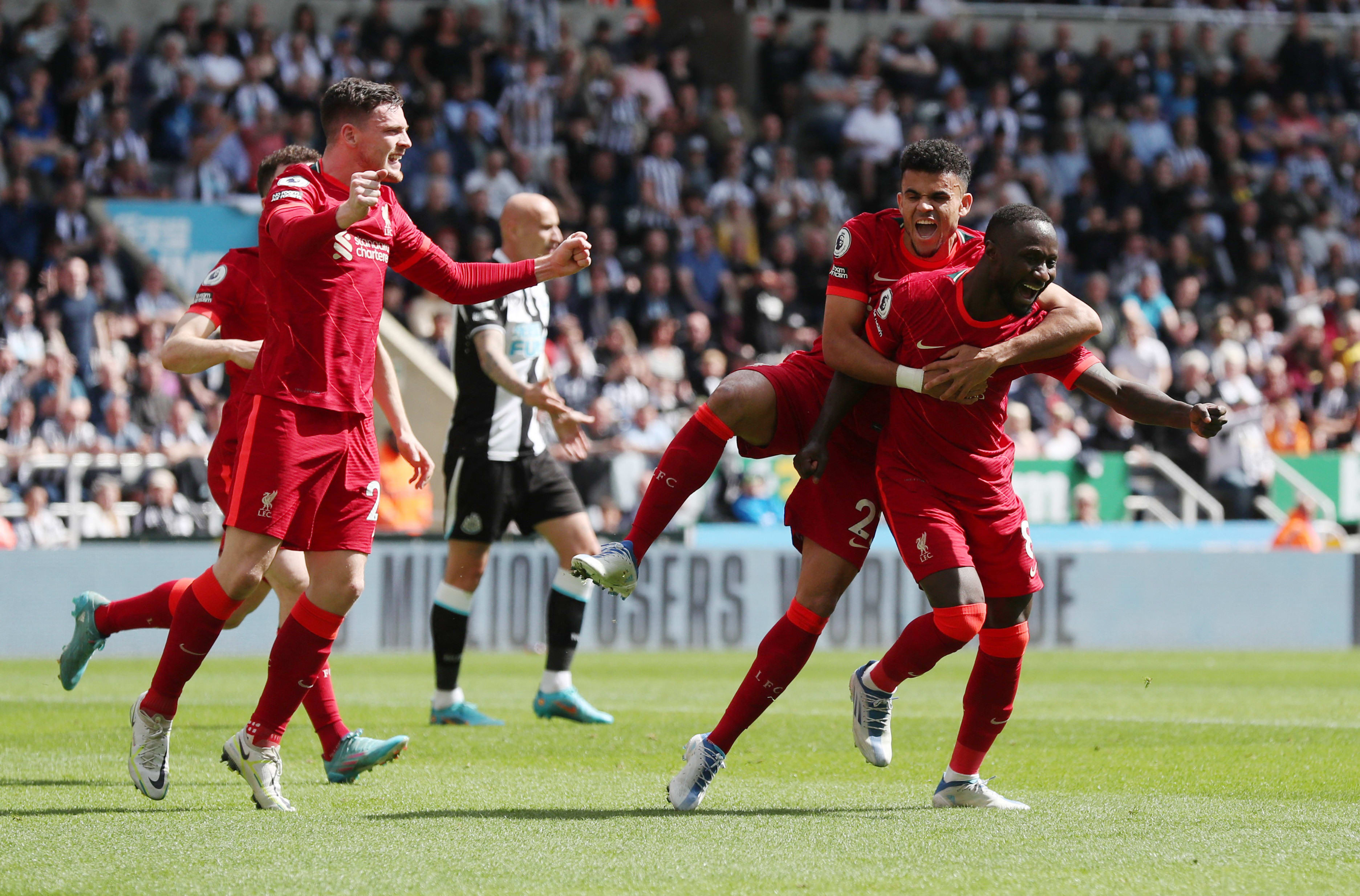 שחקני ליברפול חוגגים עם נאבי קייטה