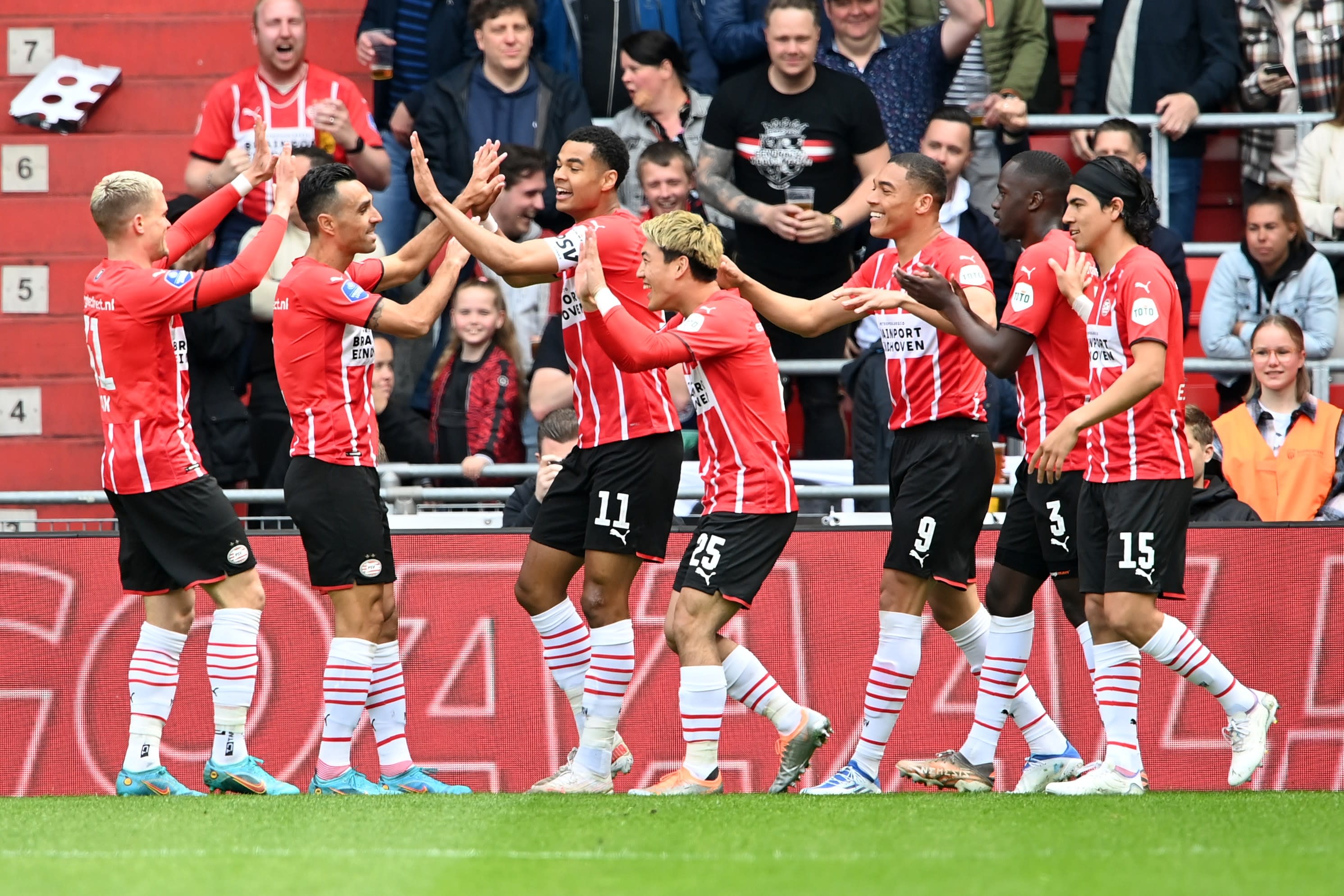 Eran Zehavi and PSV Eindhoven players