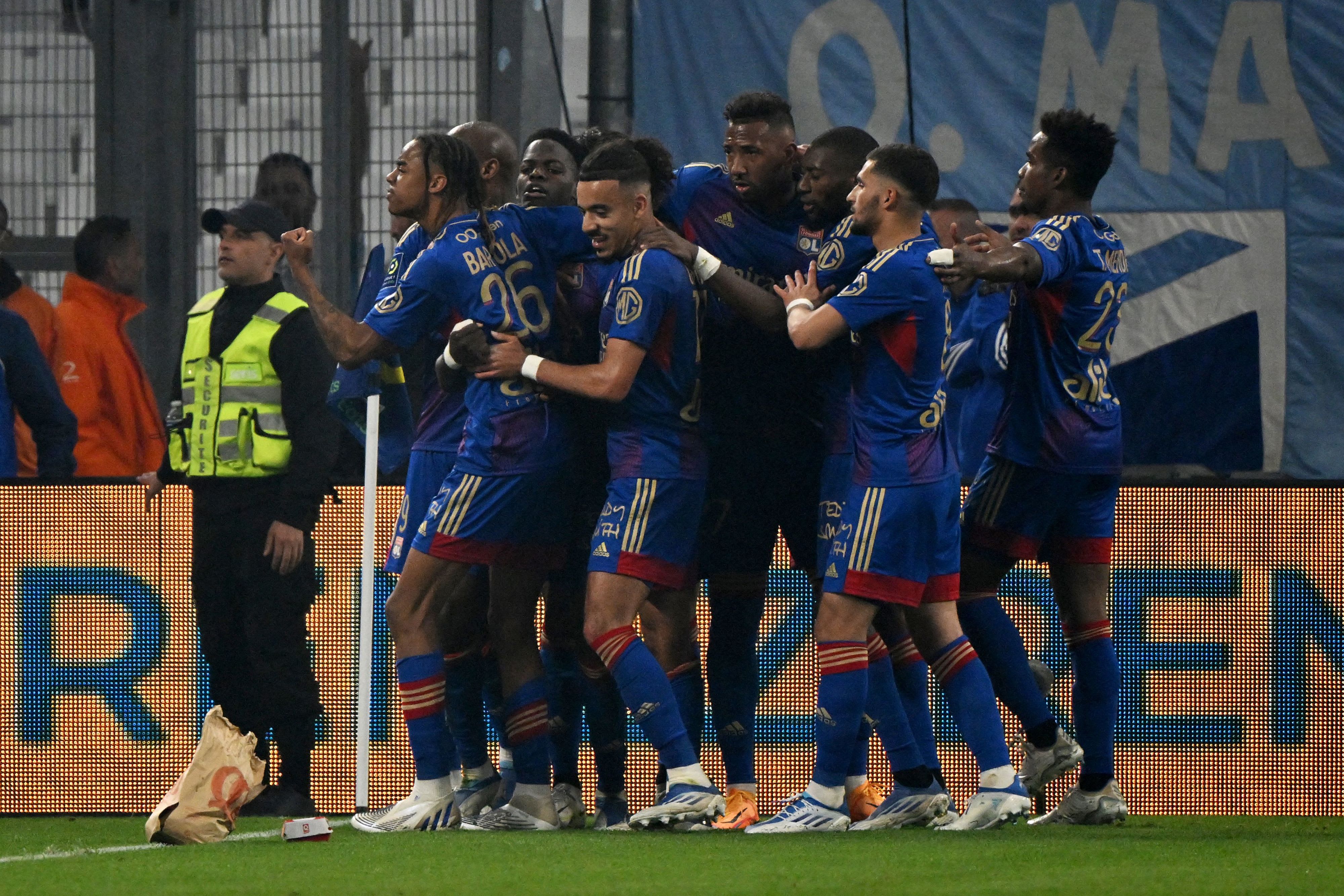 שחקני ליון חוגגים