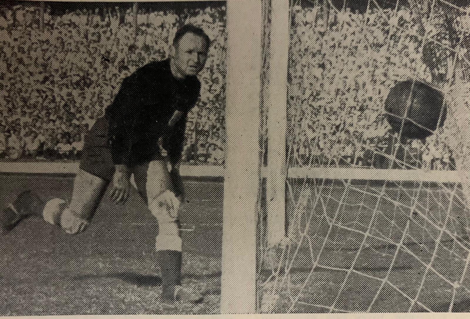 אברהם בנדורי במשחקו האחרון בנבחרת ישראל נגד פולין