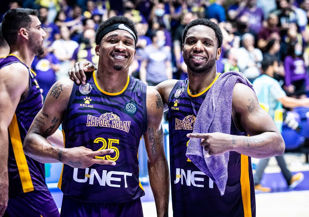 שחקני הפועל חולון טיירוס מגי ג'ו רגלנד