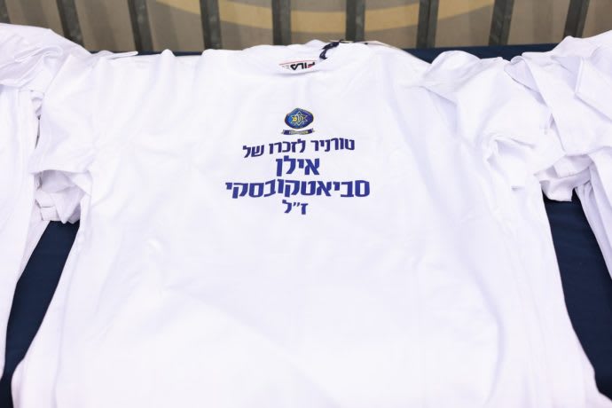 החולצות שחולקו בטורניר לזכרו של אילן סביאטקובסקי ז"ל