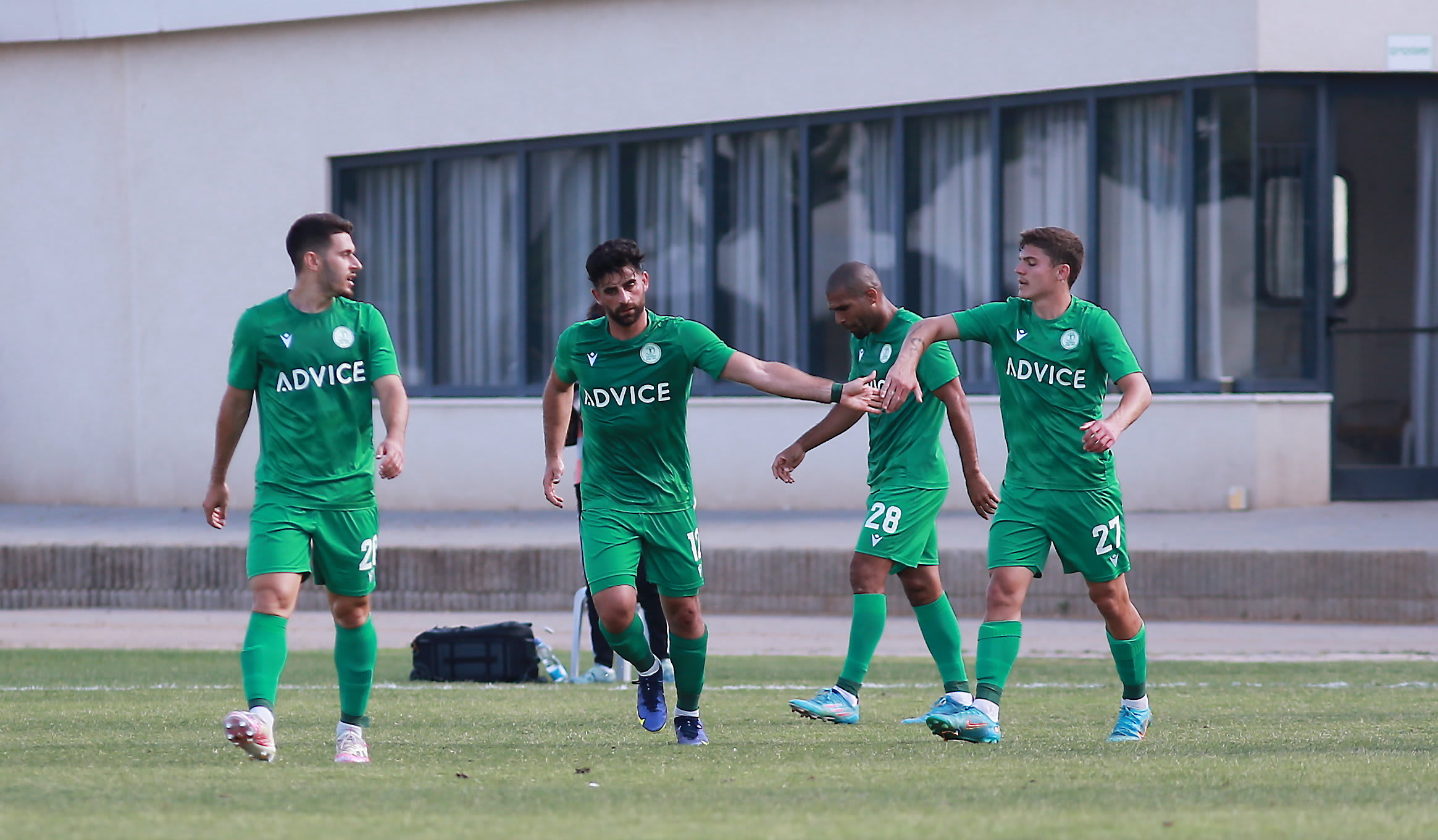 שחקני הפועל כפר סבא חוגגים