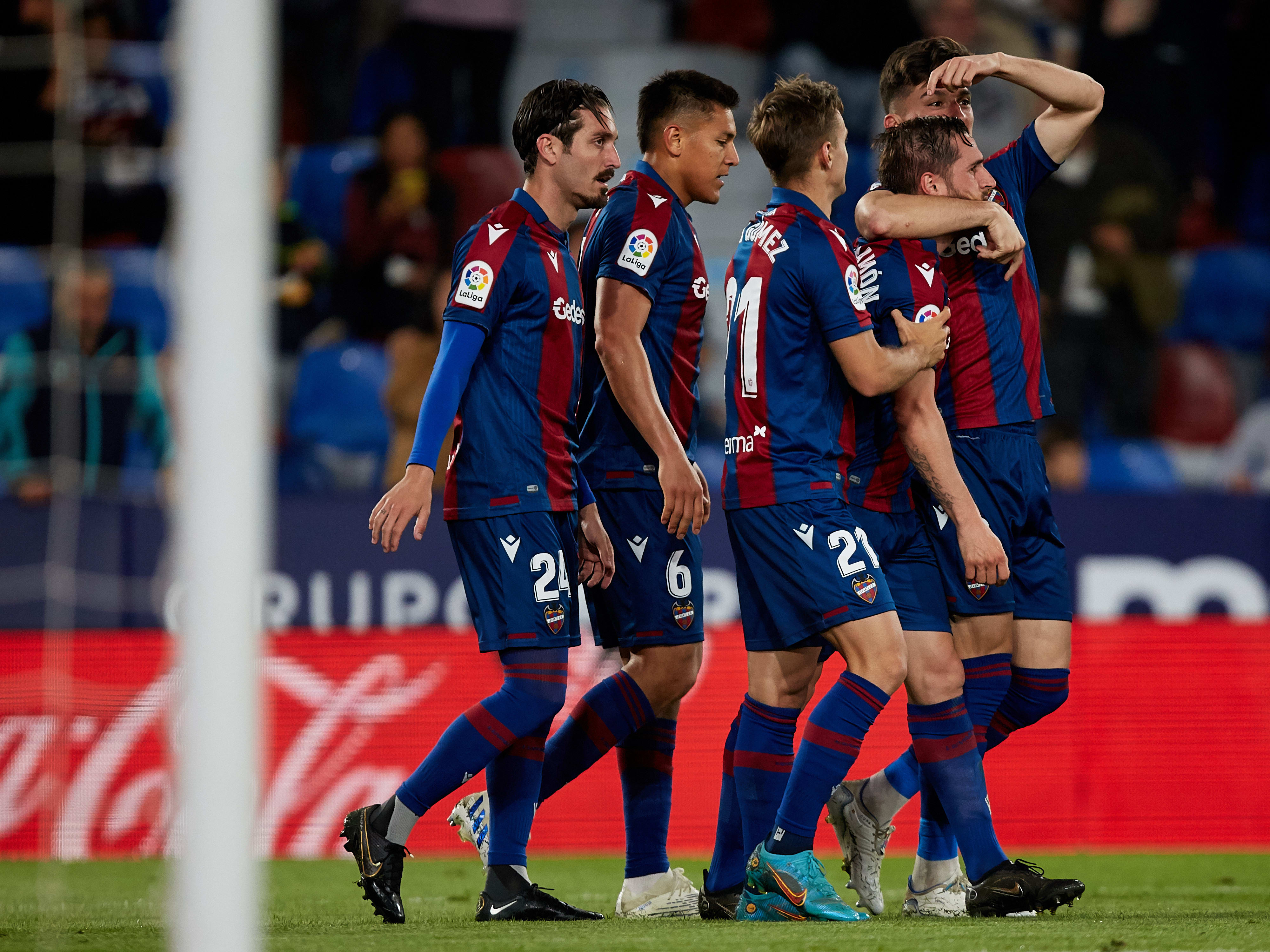 שחקני לבנטה חוגגים