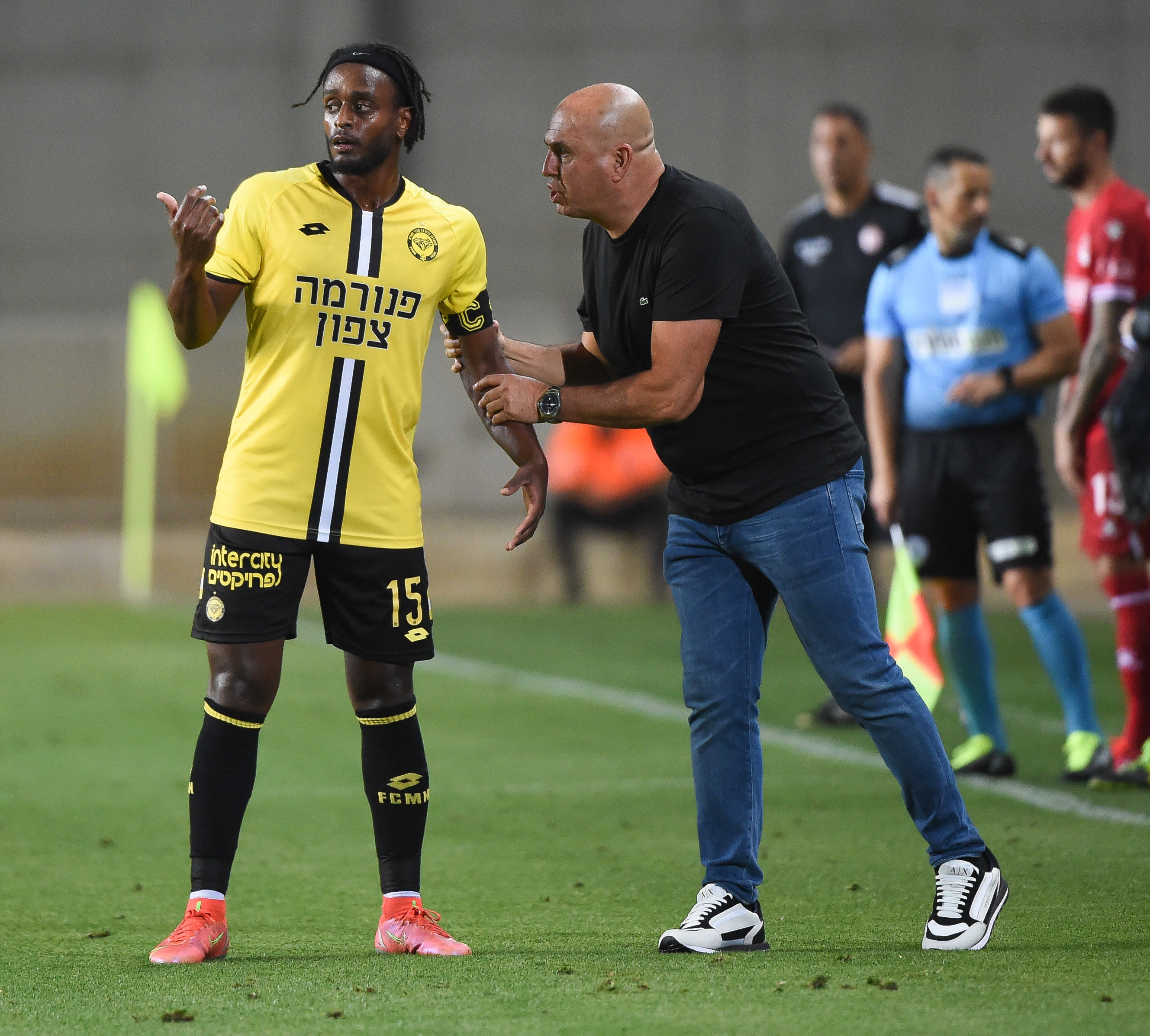 מאמן מכבי נתניה בני לם עם אביב אברהם